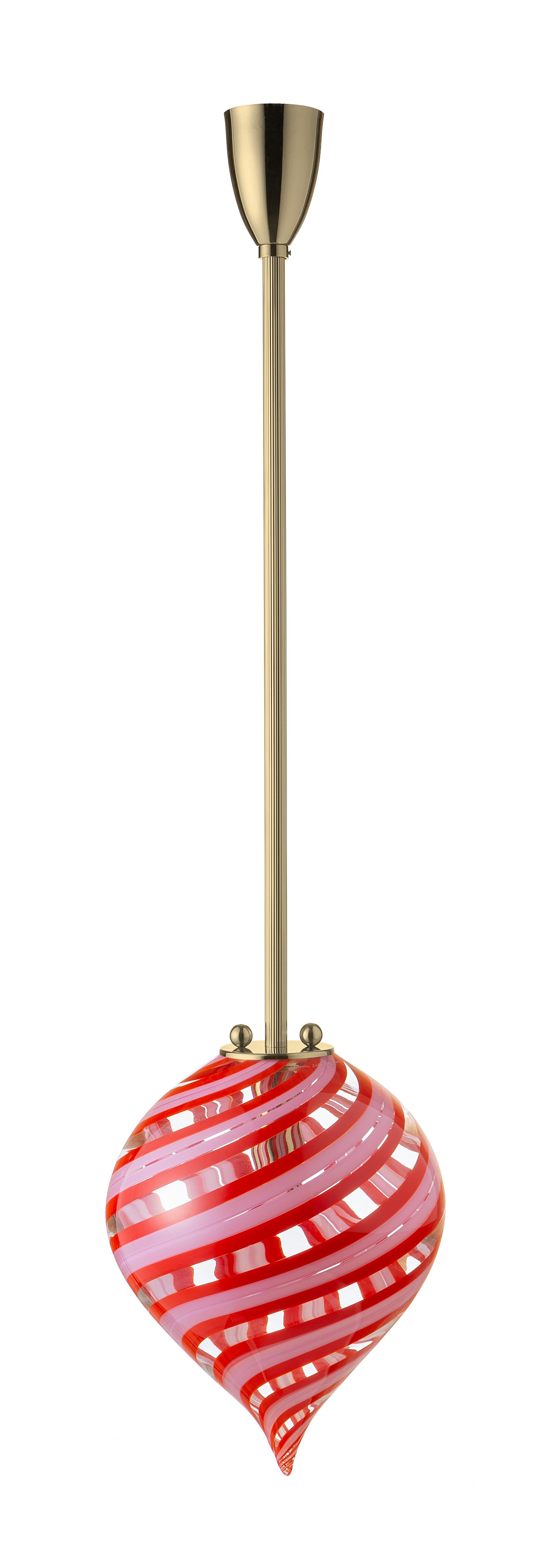 Rosa Rosso pendant balloon canne by Magic Circus Editions
Dimensions: H 36 x W 27 x D 27 cm
Materials: fluted brass, mouth-blown glass
Colour: viola

Available finishes: Brass, nickel
Available colors: rosa rosso, senape bianco, blu, senape