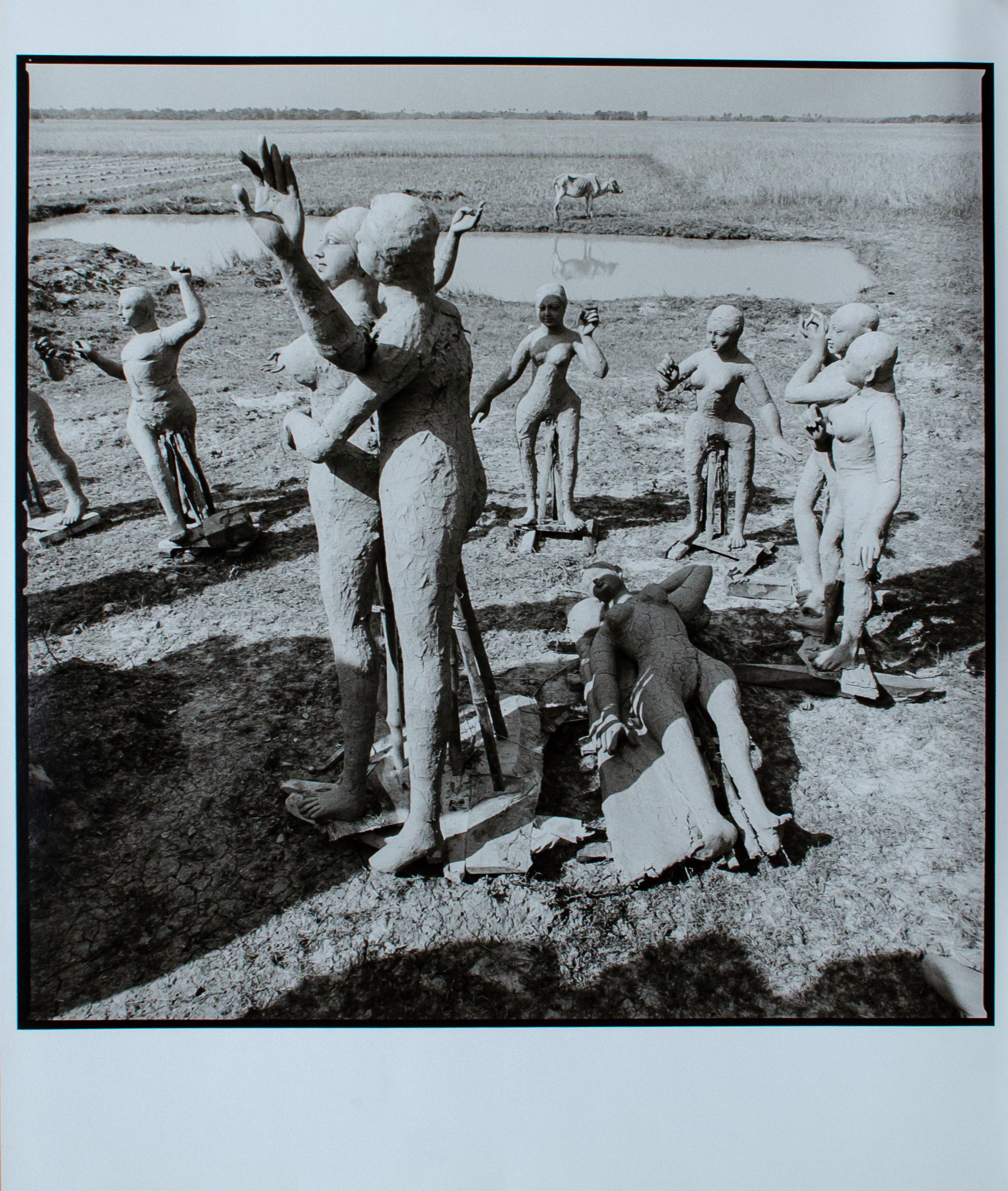 Rosalind Solomon 1982 fotografia di Midnapur, Bengala Occidentale in vendita 2