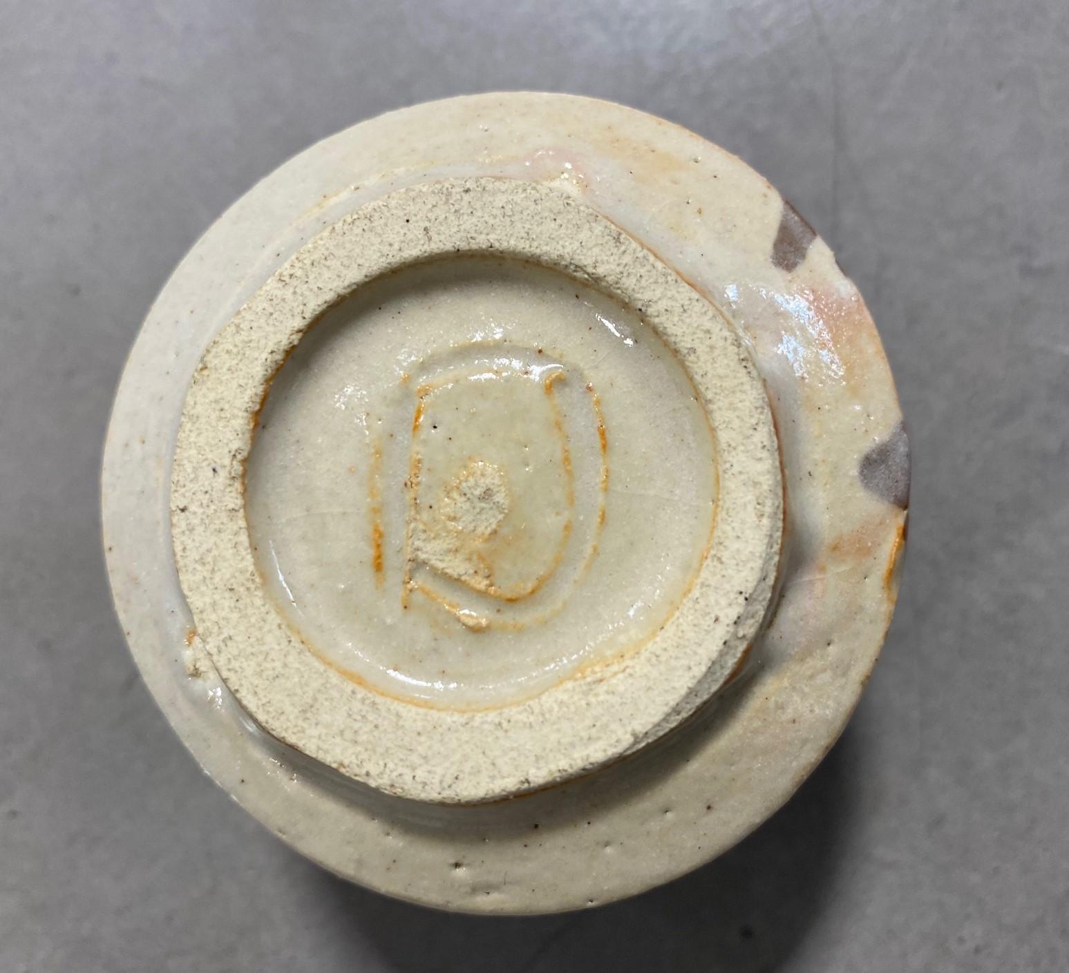Rosanjin Kitaoji Taza de té de Shino Ware firmada con caja original sellada y firmada en venta 2