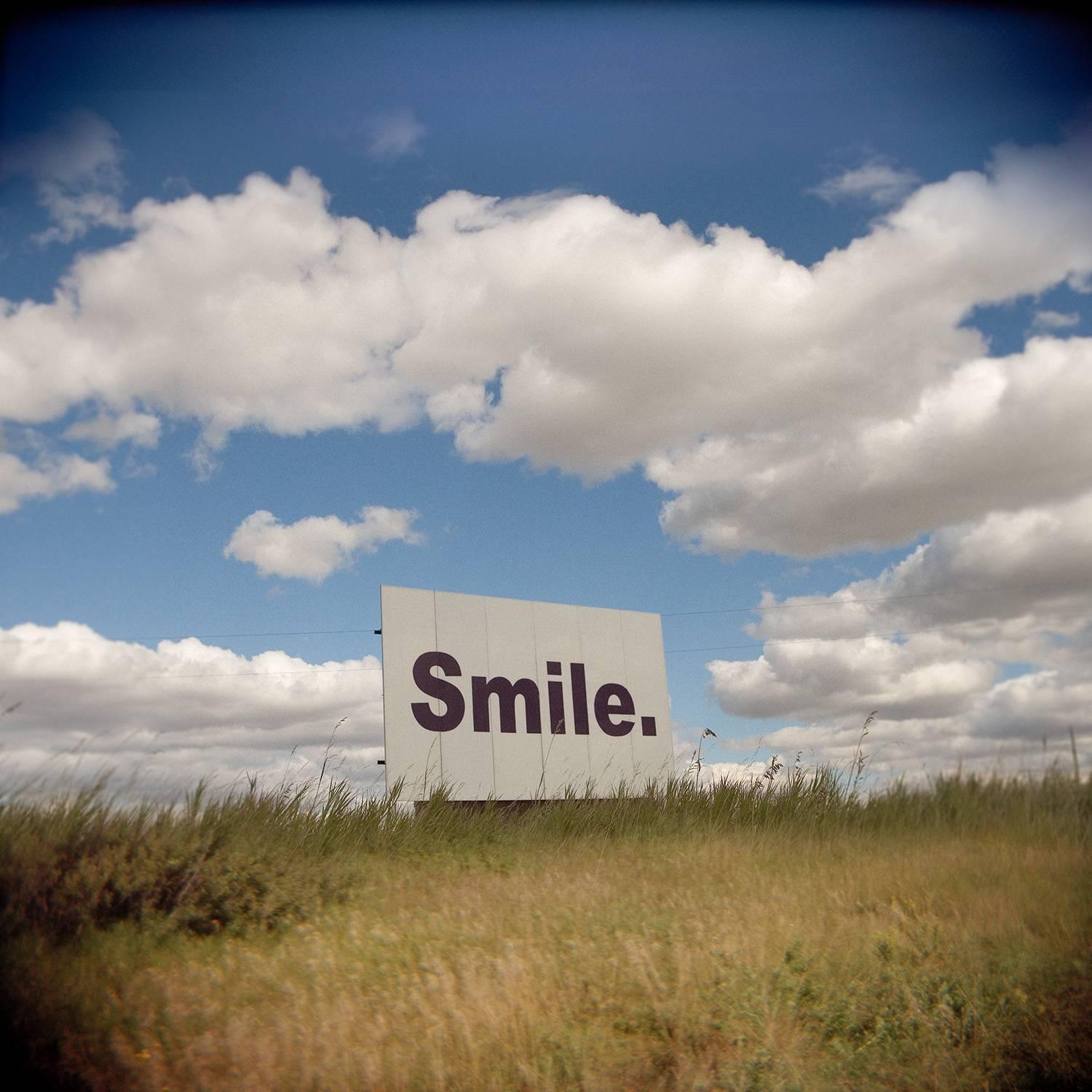 Rosanne Olson Color Photograph – Smile smile