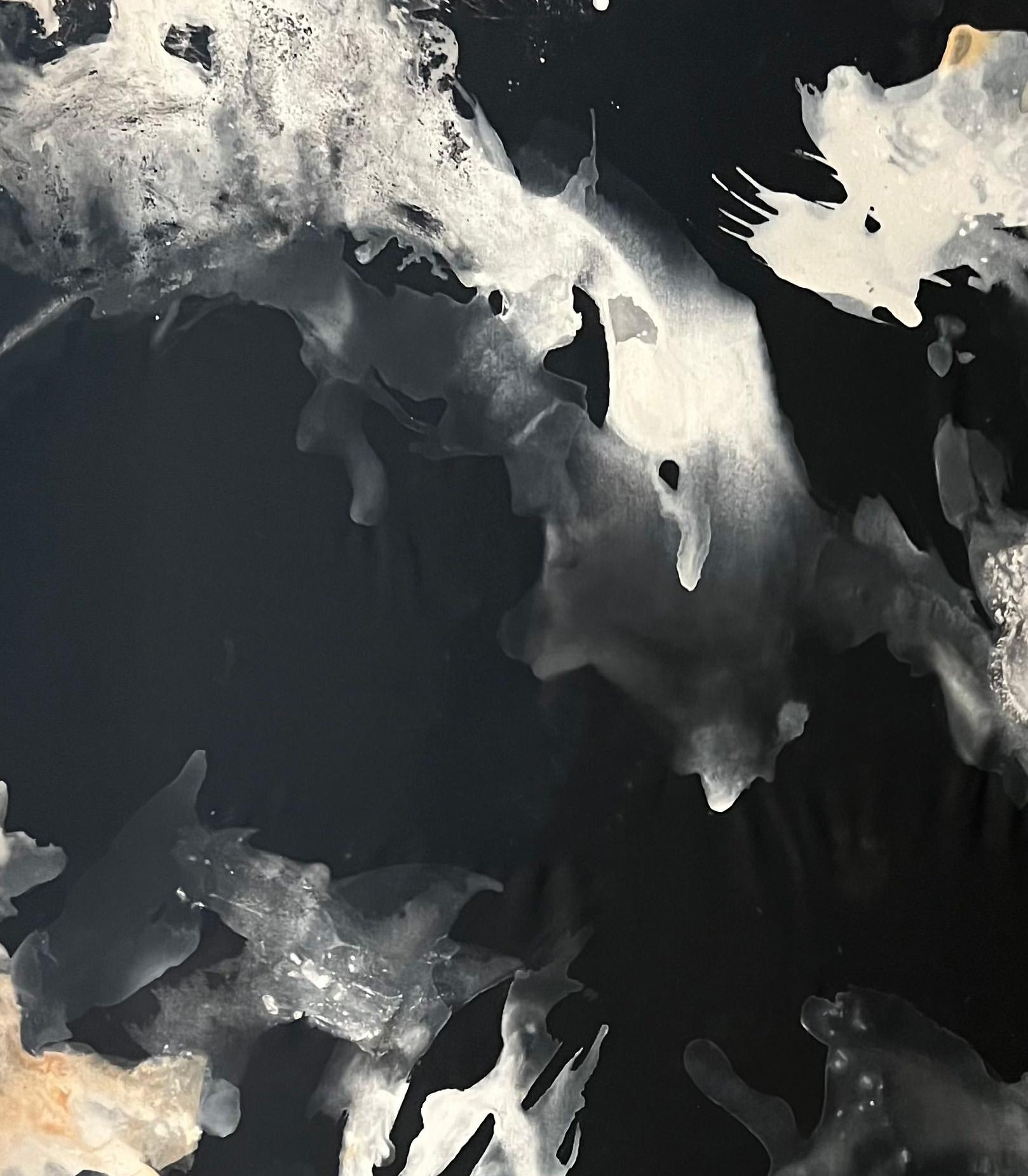Weiße Serie n2, 2023 von Rosario Briones
Aus der Serie White 
Gemischte Medien: Naturpigmente, Tusche, Aquarellfarbe auf Leinwand.
Abmessungen: 160 H x 100 B cm.
Ungerahmt
Signiert von der Künstlerin

In dieser Serie stellt der Künstler die Kraft