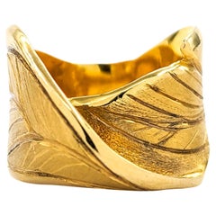 A. Garcia, anello con foglia in oro 14K