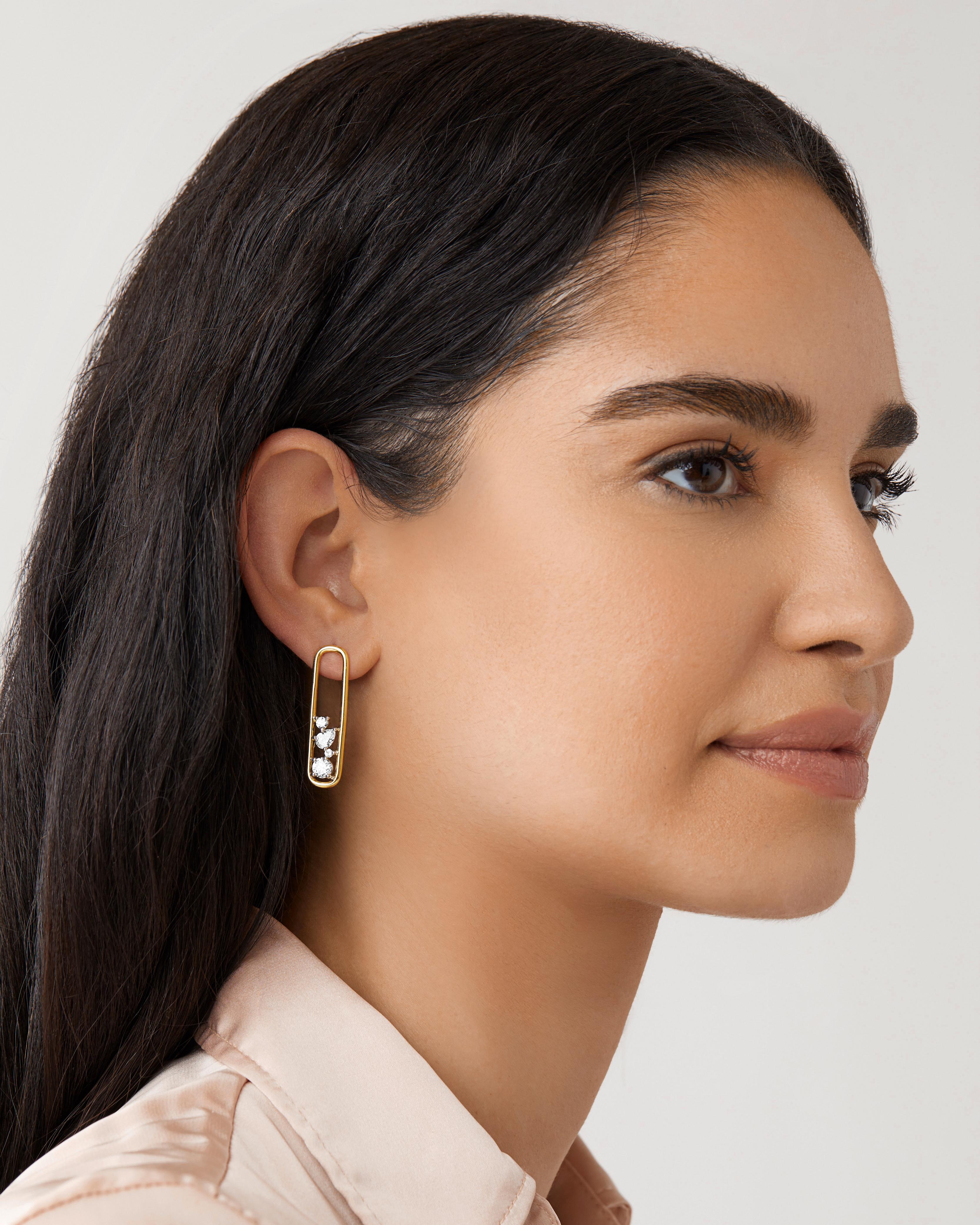 Rosario Navia Mara Boucles d'oreilles pendantes III en or 18 carats, platine et diamants en vente 4