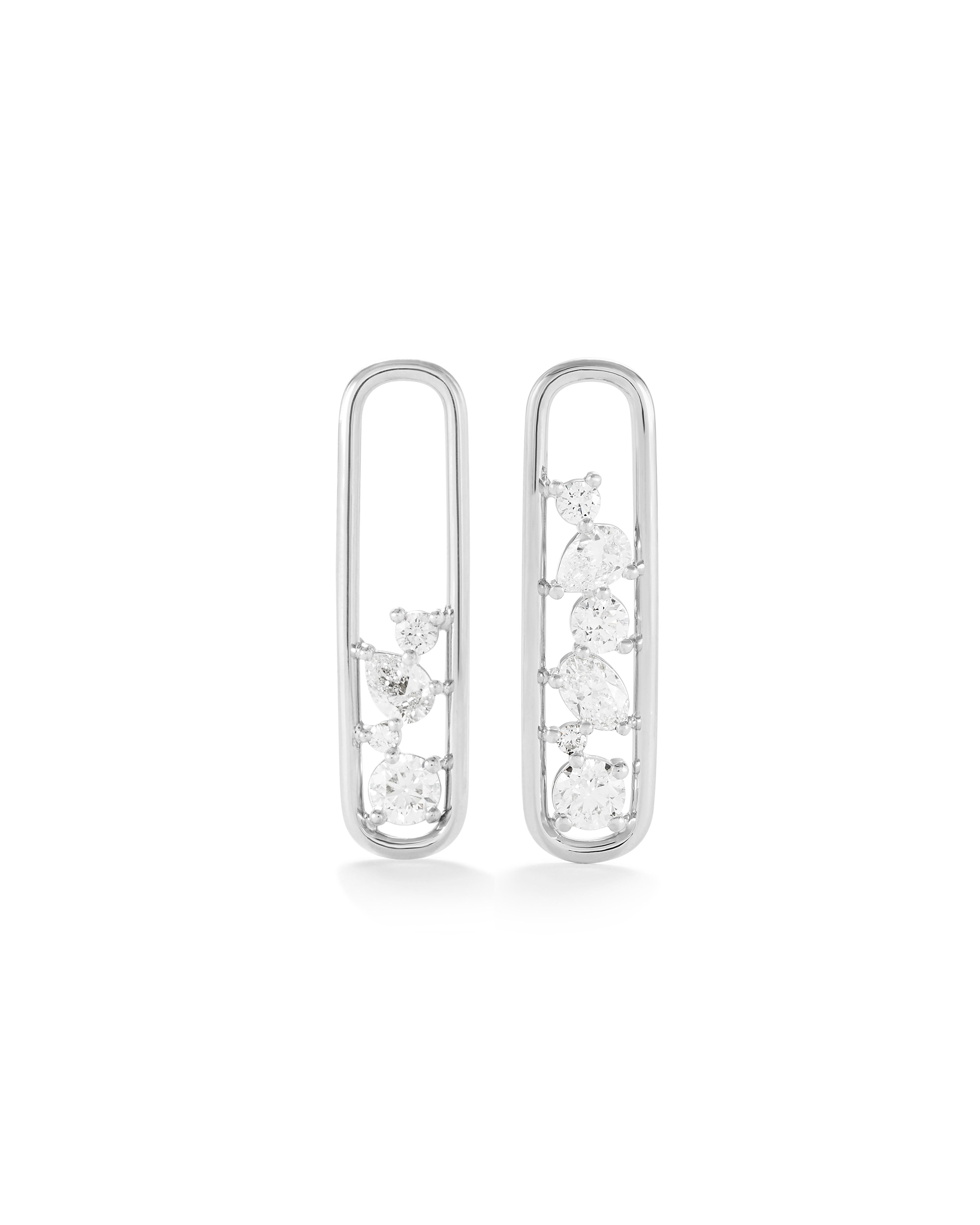 Moderne Rosario Navia Mara Boucles d'oreilles pendantes III en or 18 carats, platine et diamants en vente
