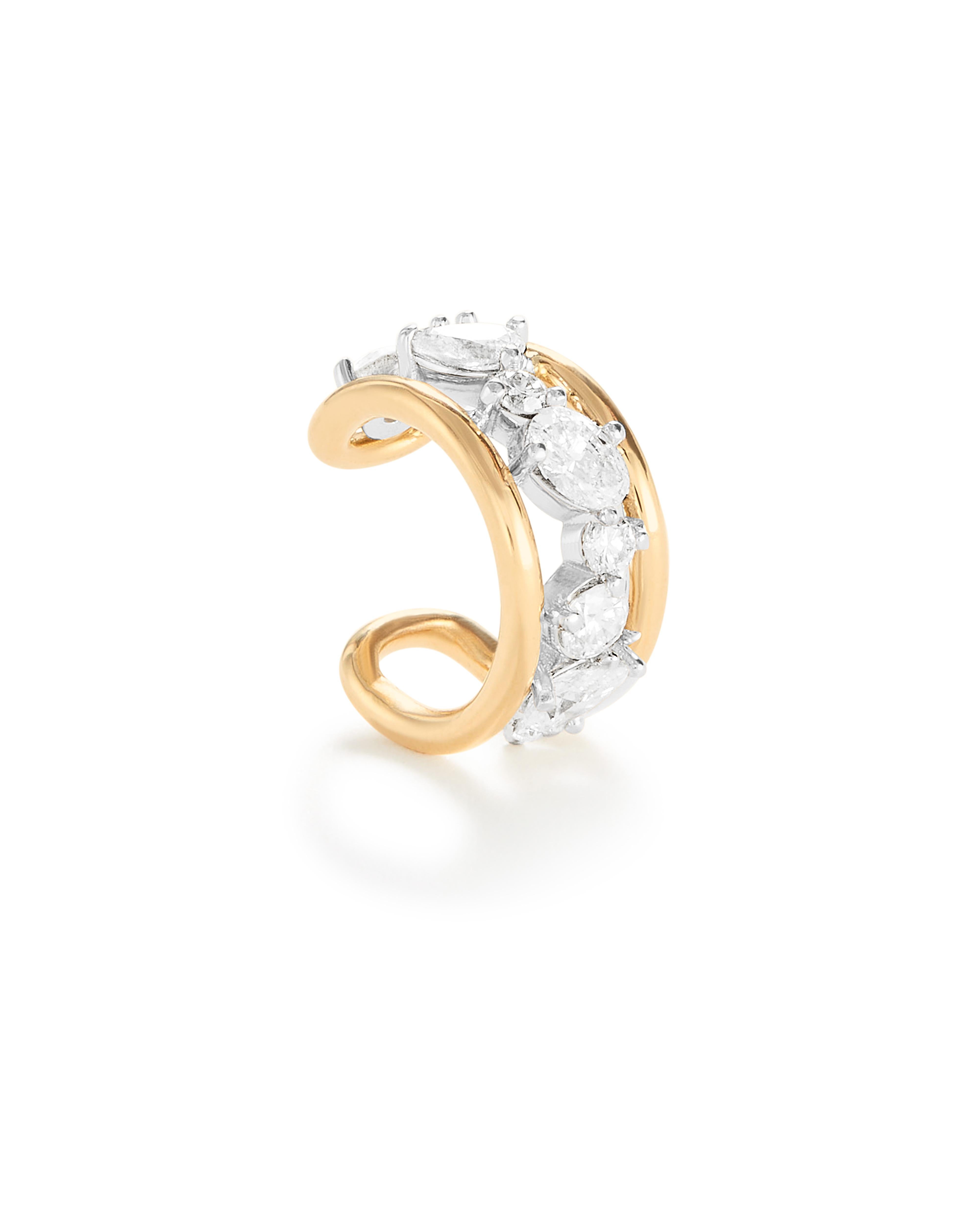 Une boucle d'oreille en diamant de 7 mm qui rehaussera n'importe quelle fête d'oreille ! Il est méticuleusement fabriqué à la main en or massif 18 carats avec des diamants naturels de taille variable, de forme ronde, poire et ovale, sertis dans du