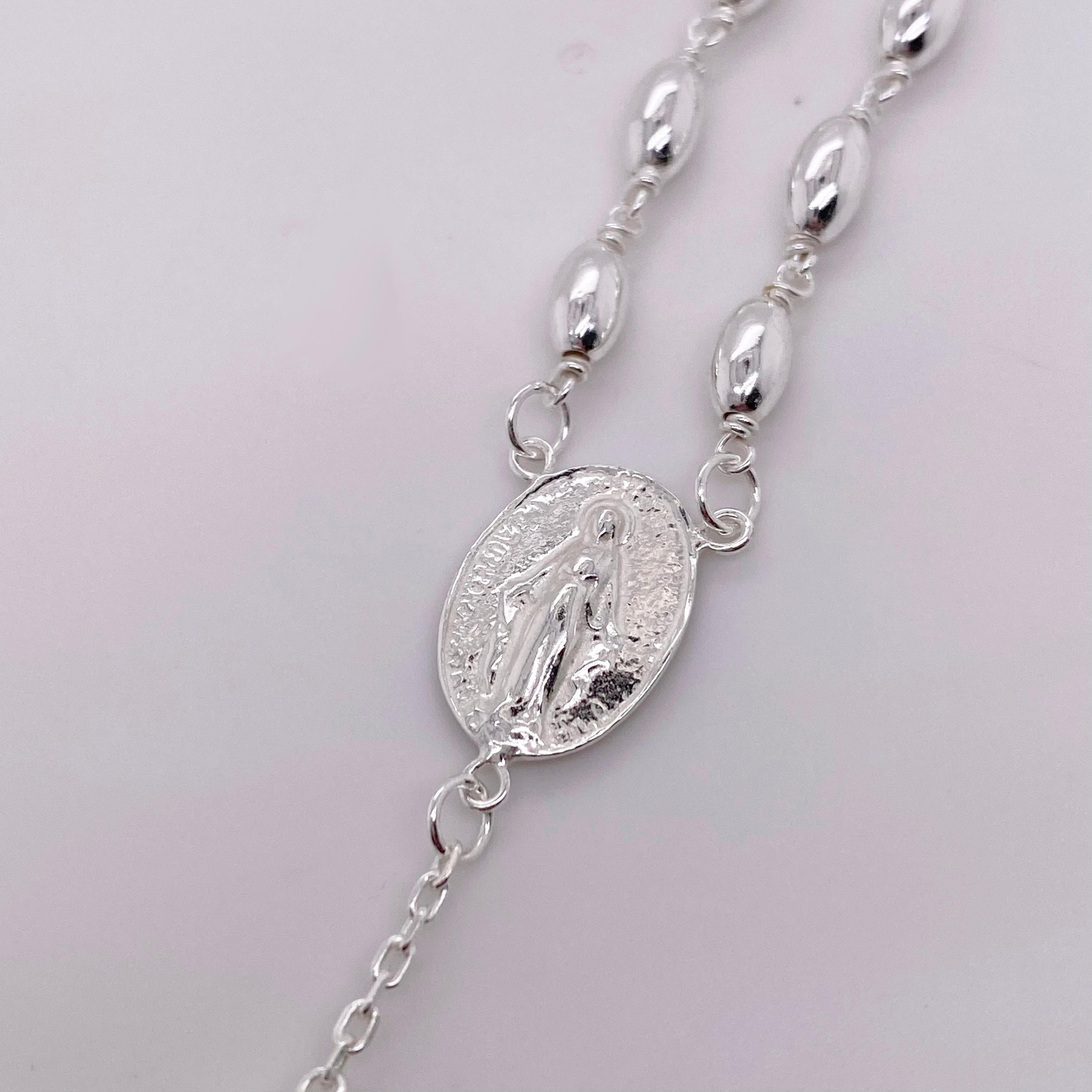 Moderne Collier de perles Rosary avec croix fabriqué à la main en argent sterling et long en vente