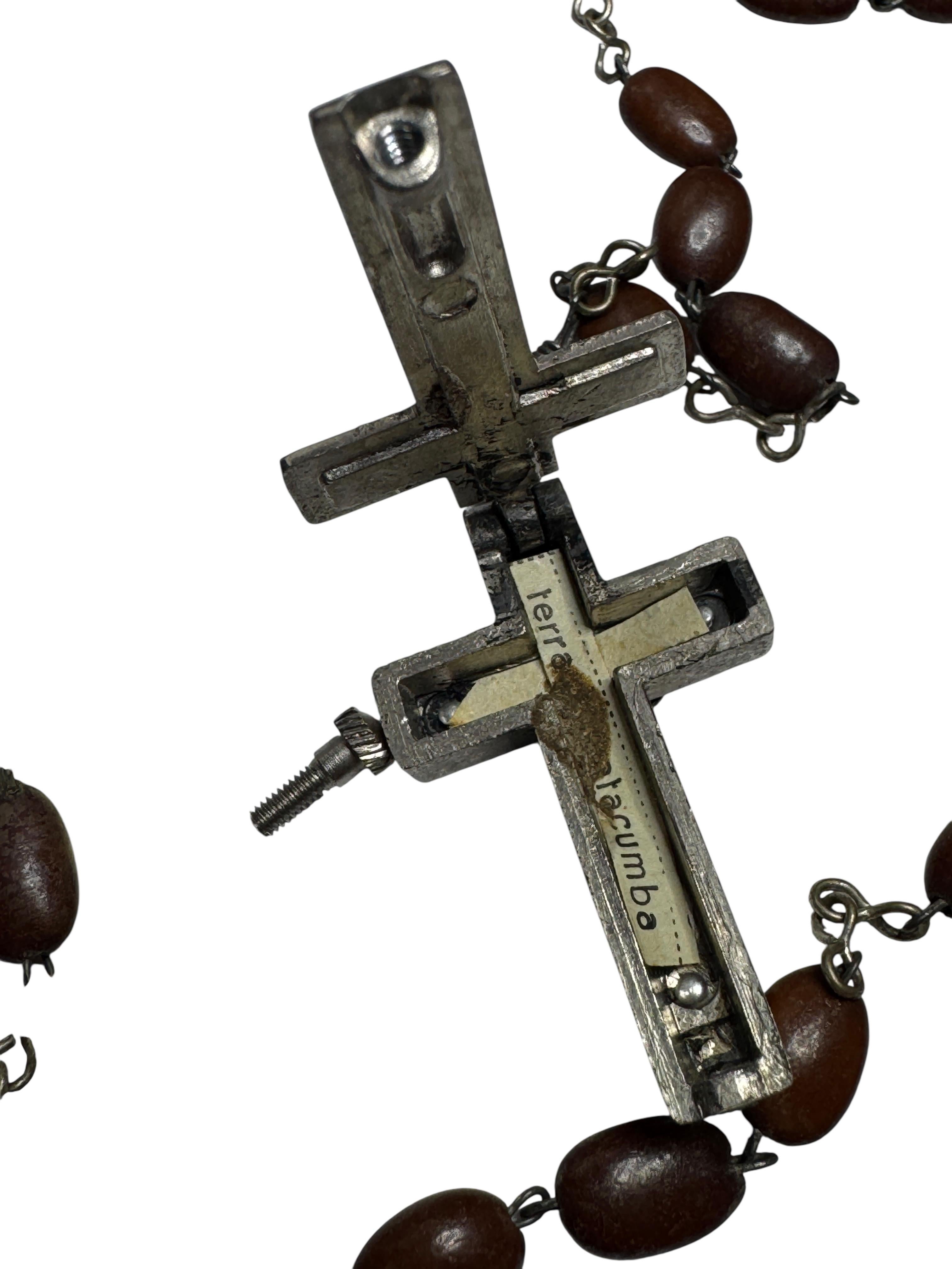 Milieu du XXe siècle Rosaire Catholique Reliquaire Boîte Crucifix Pendentif Relique Catacombe de Rome en vente