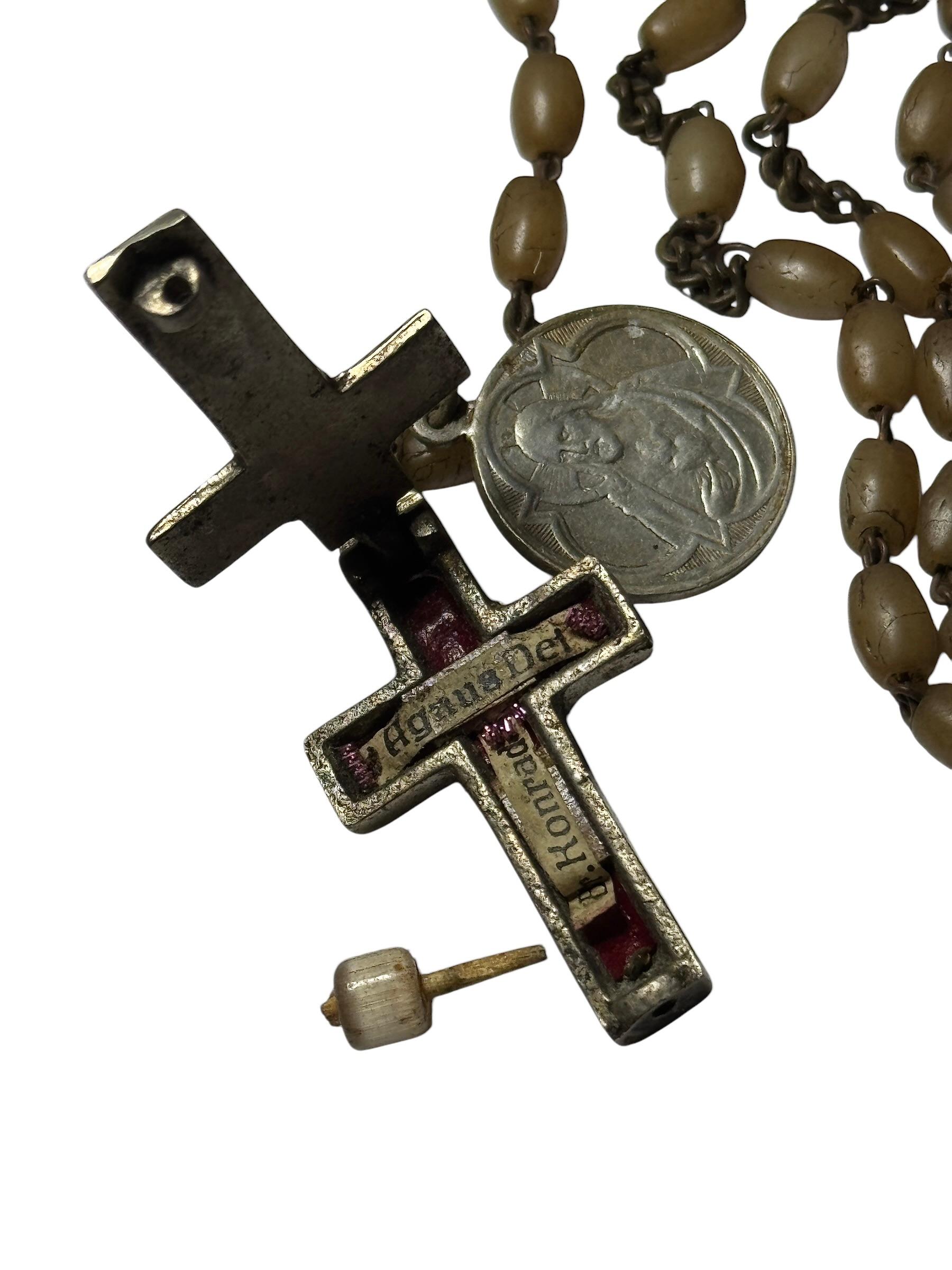 Rosary Catholic Reliquary Box Crucifix Pendant with Relic of a Saint In Good Condition For Sale In Nuernberg, DE