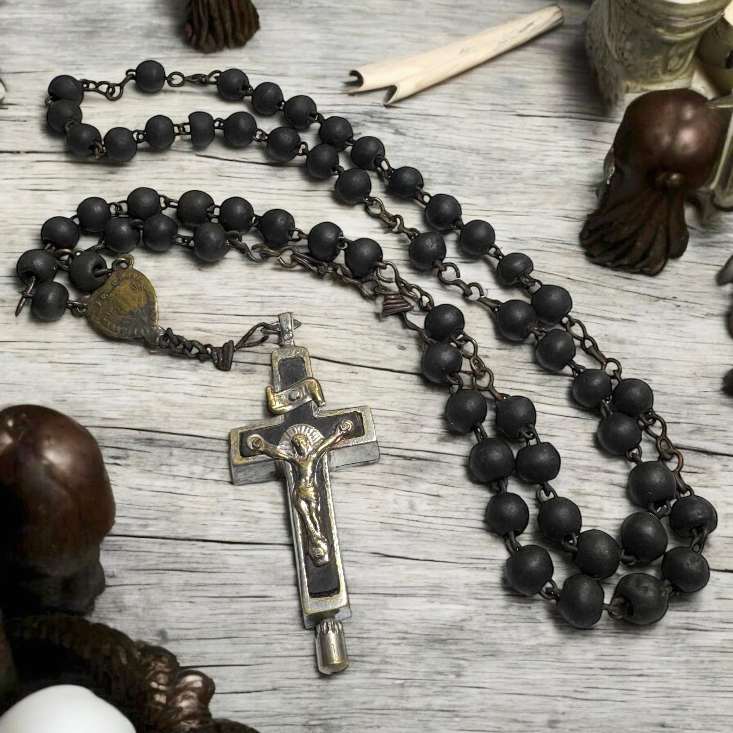 Pendentif Crucifix catholique Rosary Box avec relique d'un Saint en vente 2