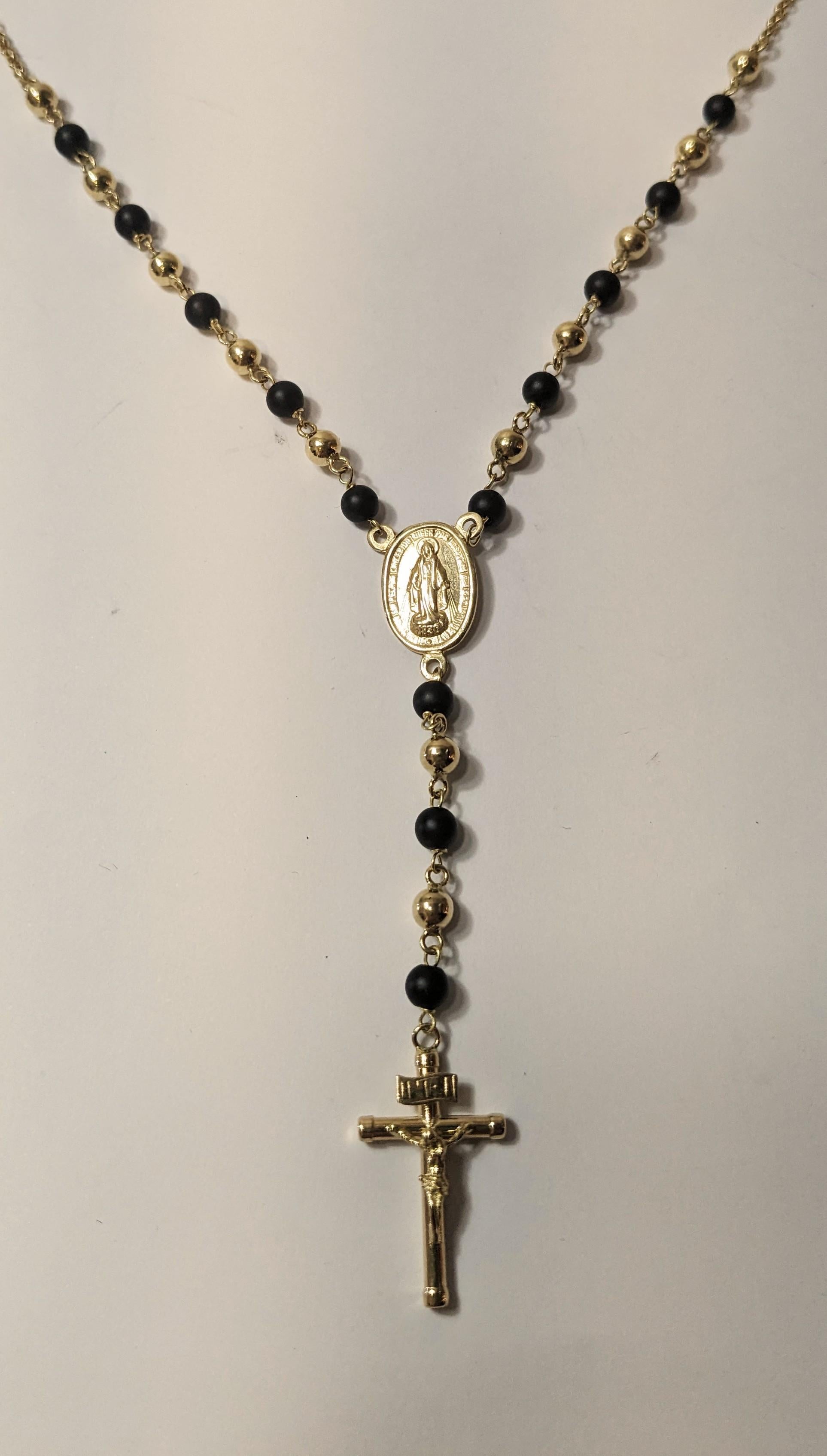 Rosary Necklace in 18K Gold and Onyx
 Rosary Necklace Unisex Woman Man with Virgin Mary Miraculous Medal and Cross
18kt rose gold with Onyx with brilliant and satin finish
Weight: grams 11
Length to virgin  30cm  
Length from the Virgin to the Cross