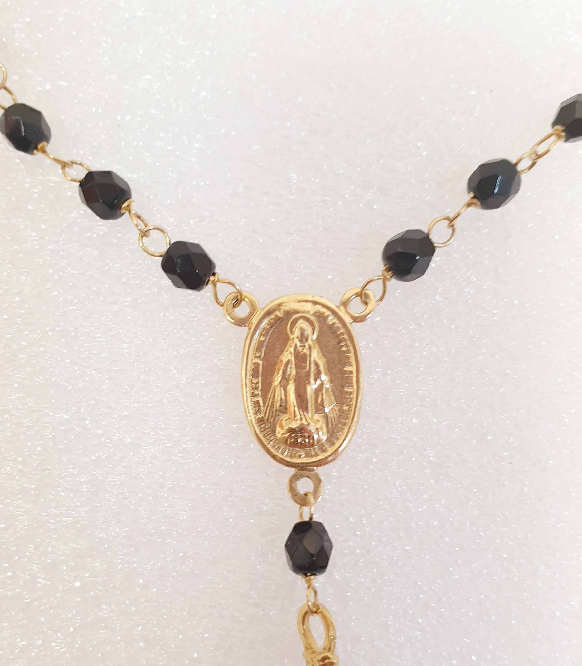 Oval Cut Rosary Necklace in 18k Gold and Onyx