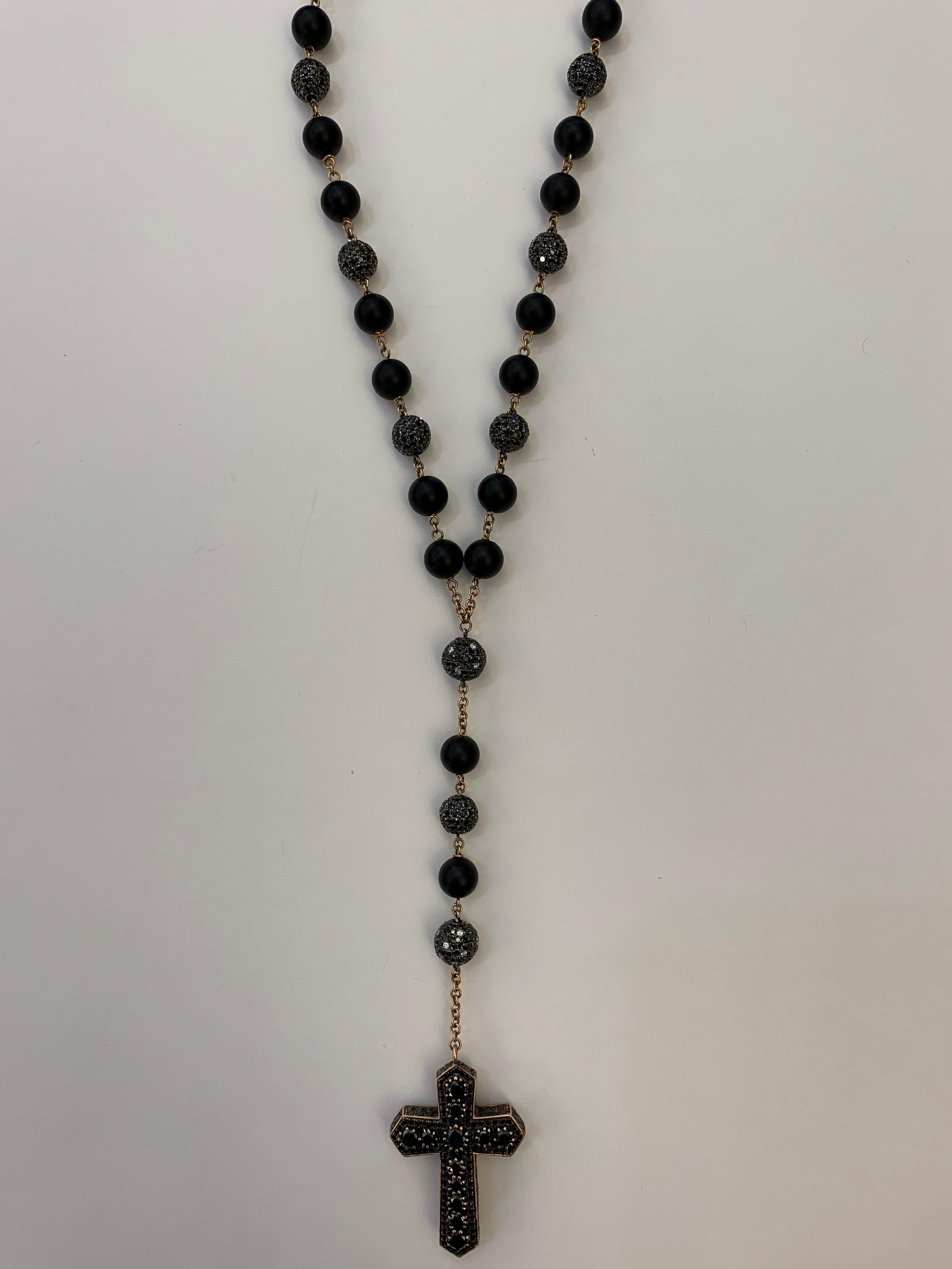 This Long and sleek Rosary Necklace in Black and White Diamond in Gold with Onyx is ideal for hip hop people.

14kt: 36.11g
Diamond: 40.45ct

