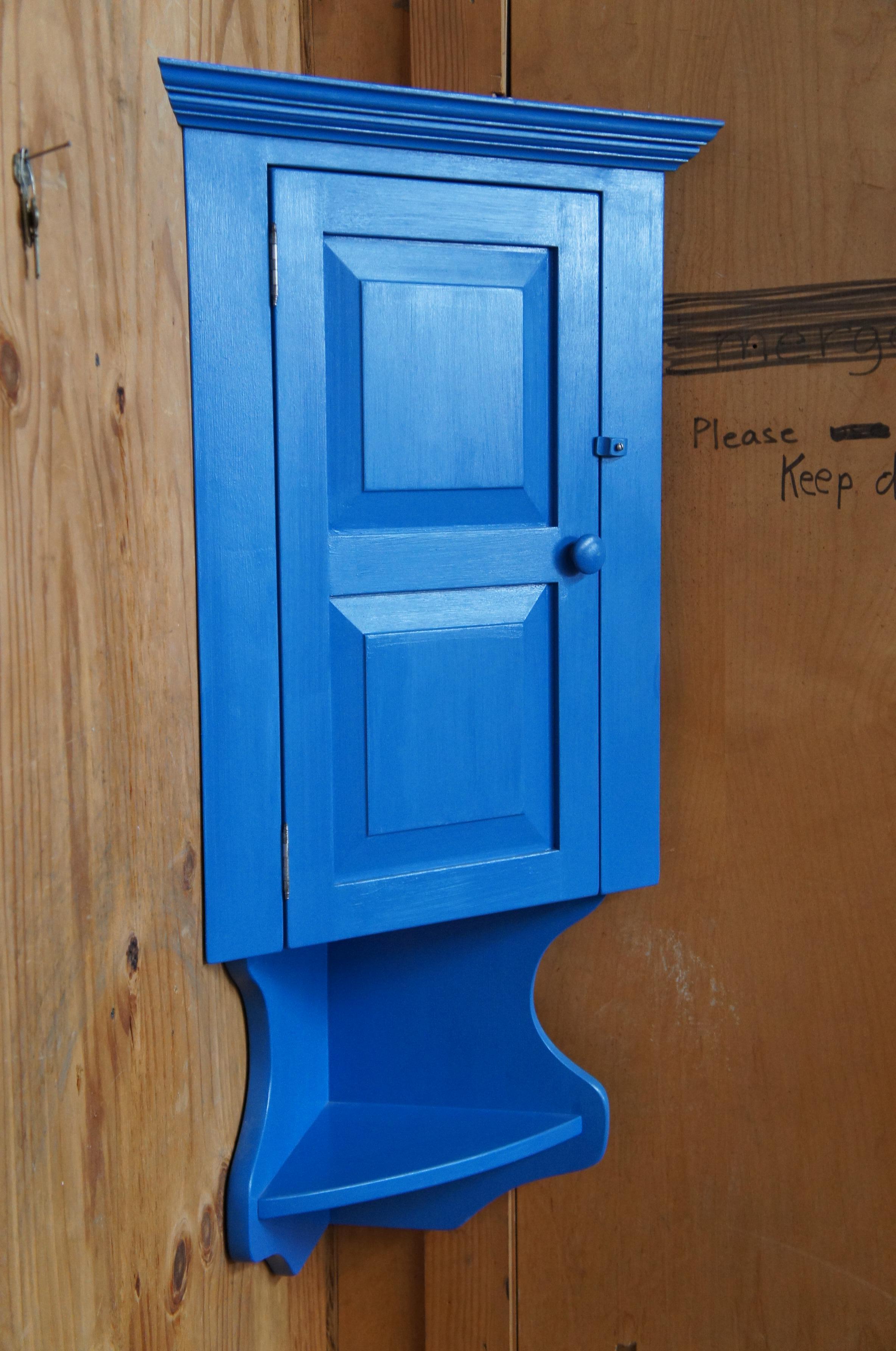 Vintage Early American Style Blue Hanging Corner Cupboard Cabinet Farmhouse In Good Condition For Sale In Dayton, OH