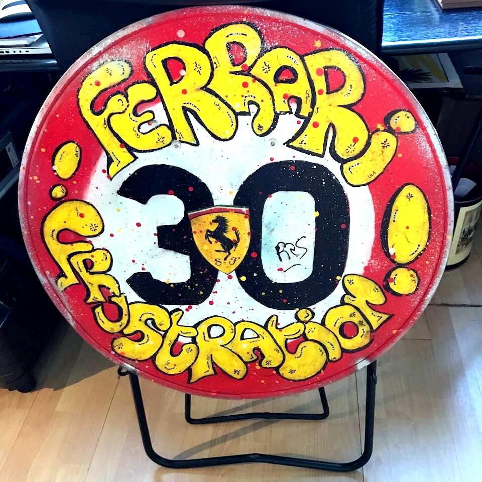 FERRARI FRUSTRATION
2018
Mixed media: Aerosol sprays and oil markers
Powerful varnish protects against external damage.
68 cm in diameter
Height (with the foot): 89 cm
Support: Real reformed metal sign of the 2000s on Lyonnais feet (technical term