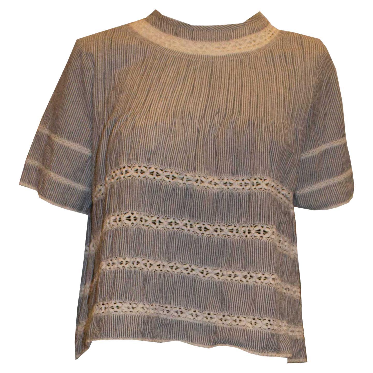 Rose and Rose - Top in cotone a righe bianche e blu con dettagli in pizzo in vendita