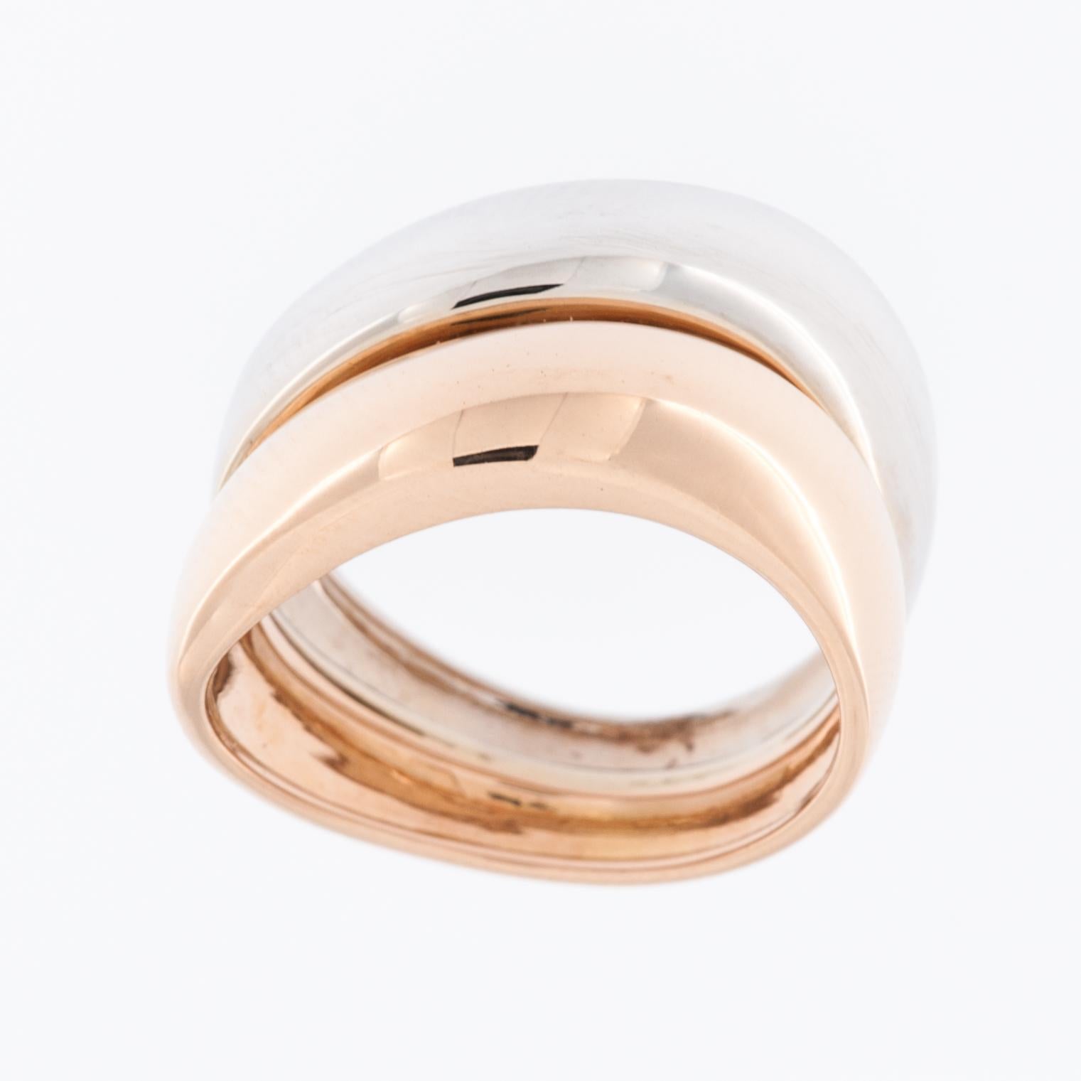 This modern italian ring has a special design thanks to its undulating shape which gives it an image of movement. 

This ring is crafted from high-quality 18-karat (18kt) gold, which is known for its durability and luxurious appearance. It features