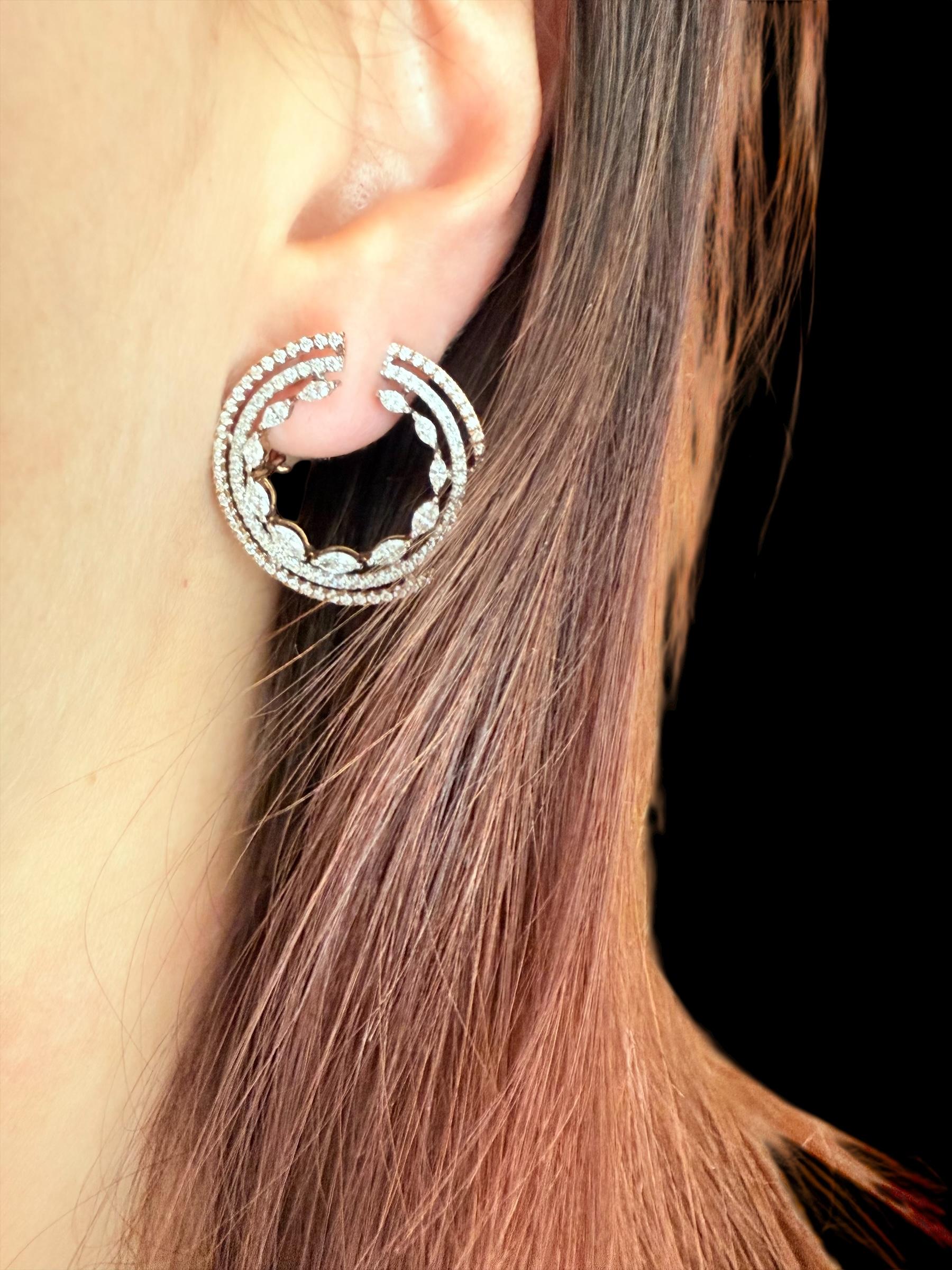 Orecchini in oro rosa e bianco con diamanti naturali in vendita 2