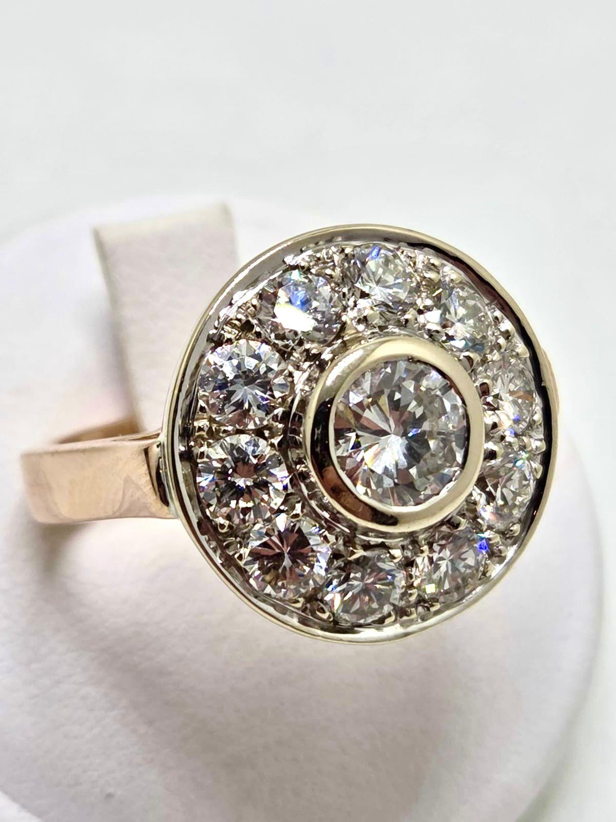 Neoclassico Rose and White Gold Ring with 1ct Center Diamond and Surrounding Diamonds in vendita