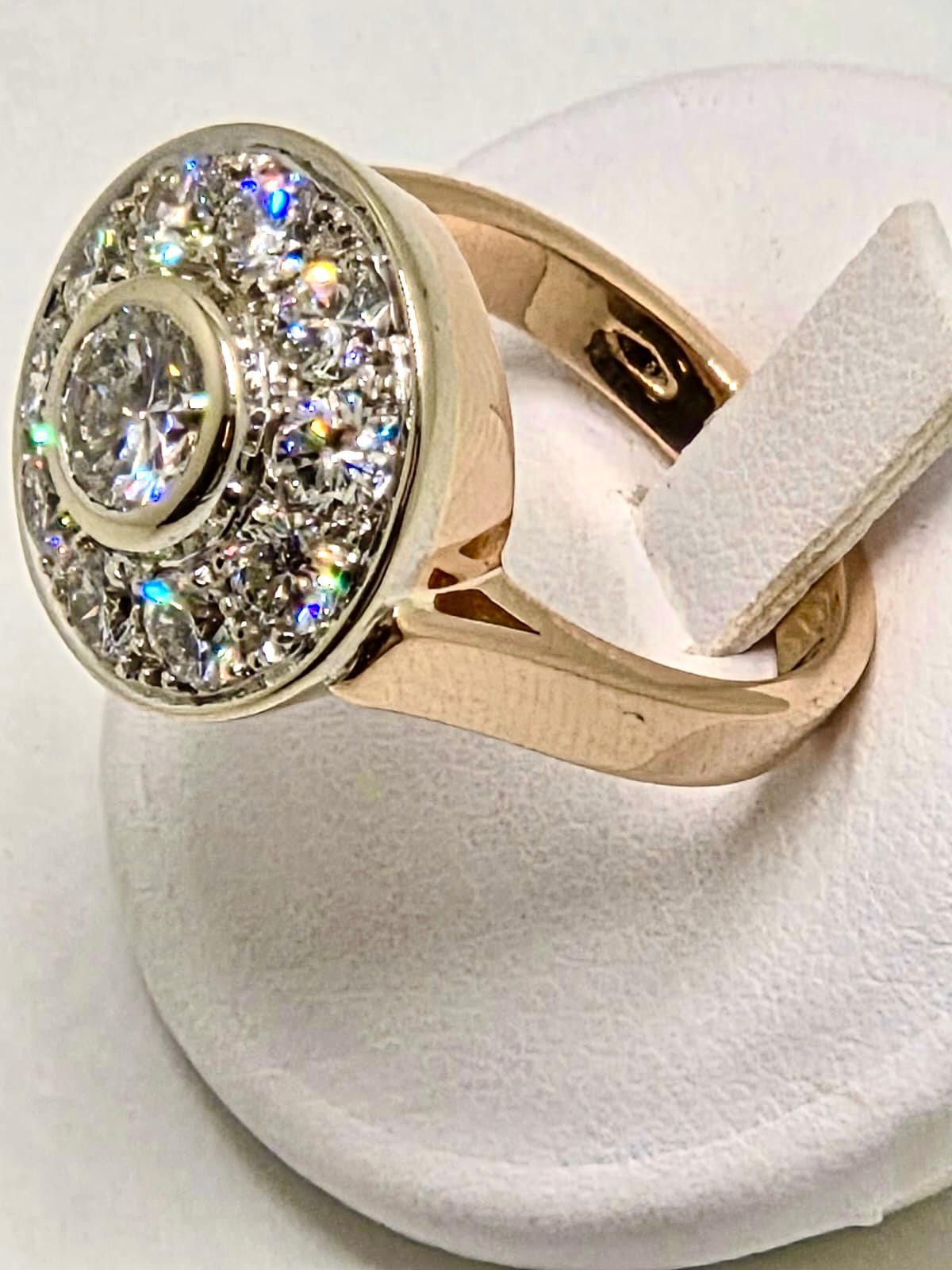 Taglio brillante Rose and White Gold Ring with 1ct Center Diamond and Surrounding Diamonds in vendita
