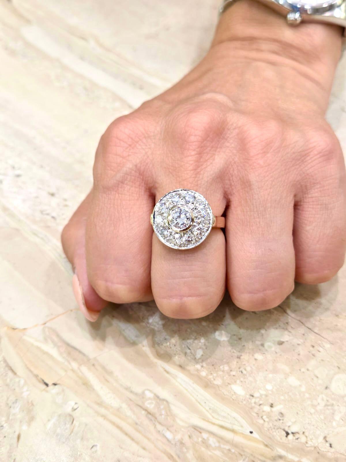 Rose and White Gold Ring with 1ct Center Diamond and Surrounding Diamonds in vendita 3