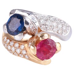 Anillo de oro rosa y blanco con zafiro, rubí y diamantes