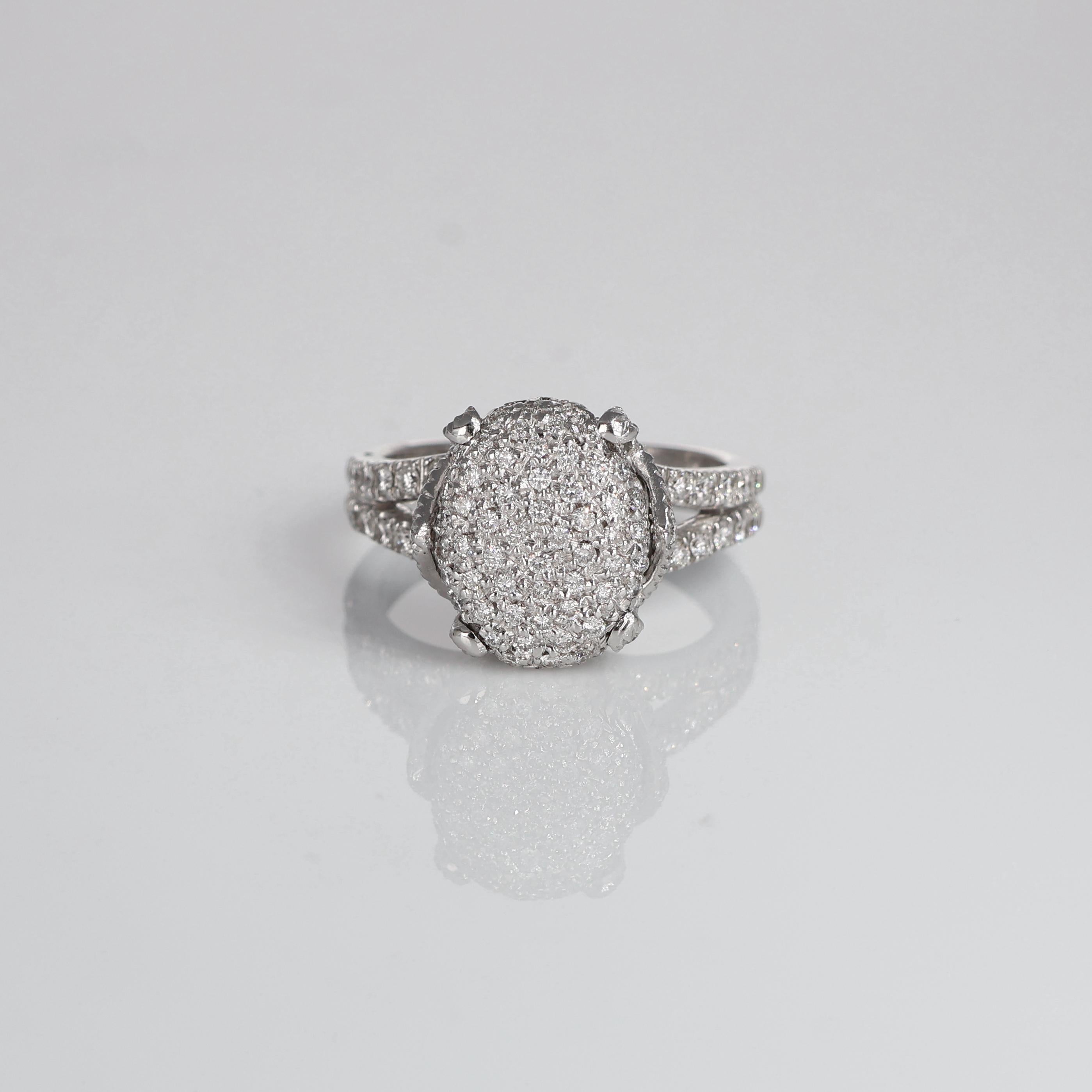 IMPORTANT NOTE:
✔ No additional costs will be added to this order.
✔ Shipping and customs duties are fully covered by us.
--------------------
This stunning ring in 18kt white gold features an elegant oval-shaped top adorned with a pavé of natural