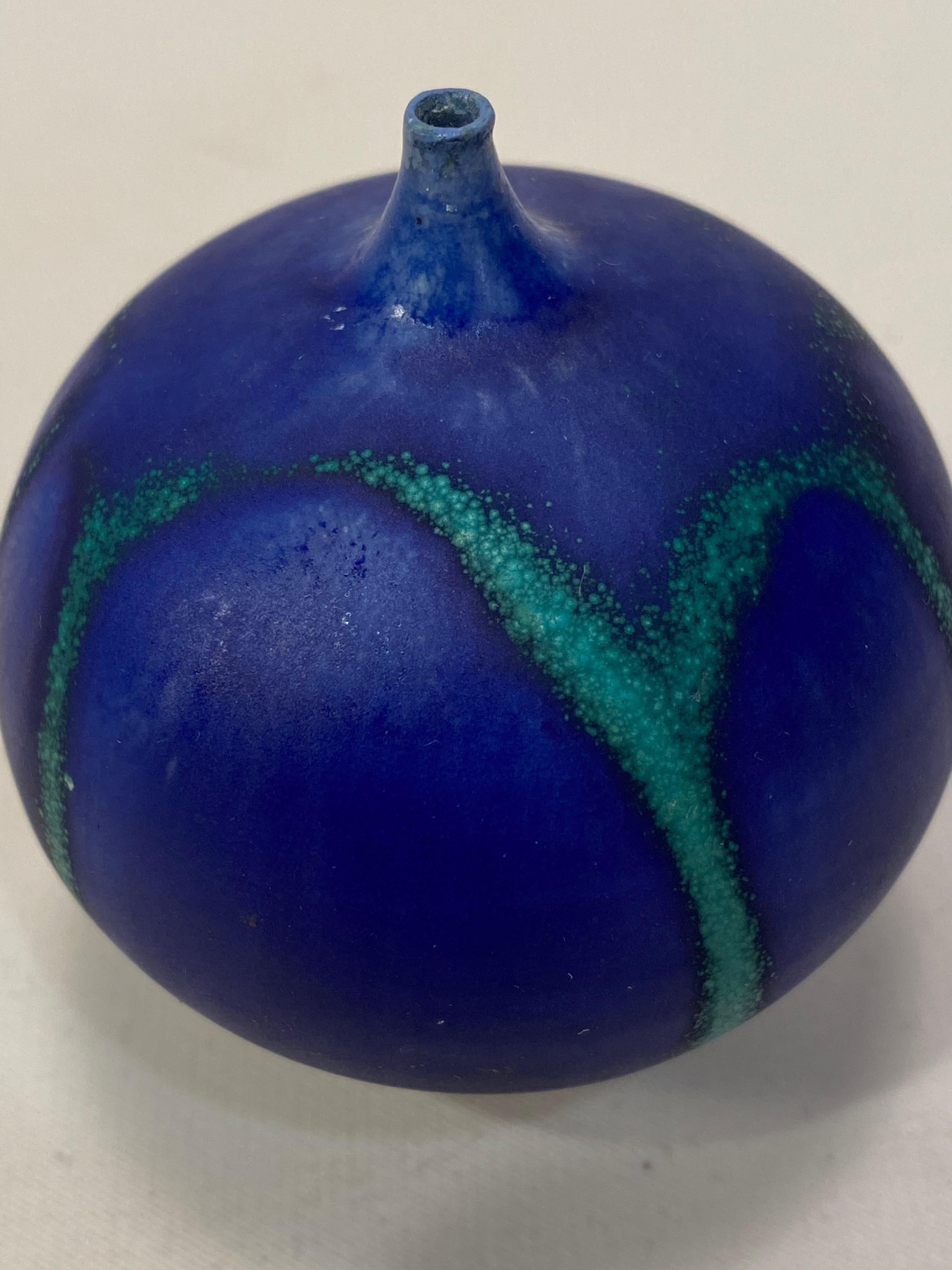 Rose Cabat Dark Blue Feelie Vase 4