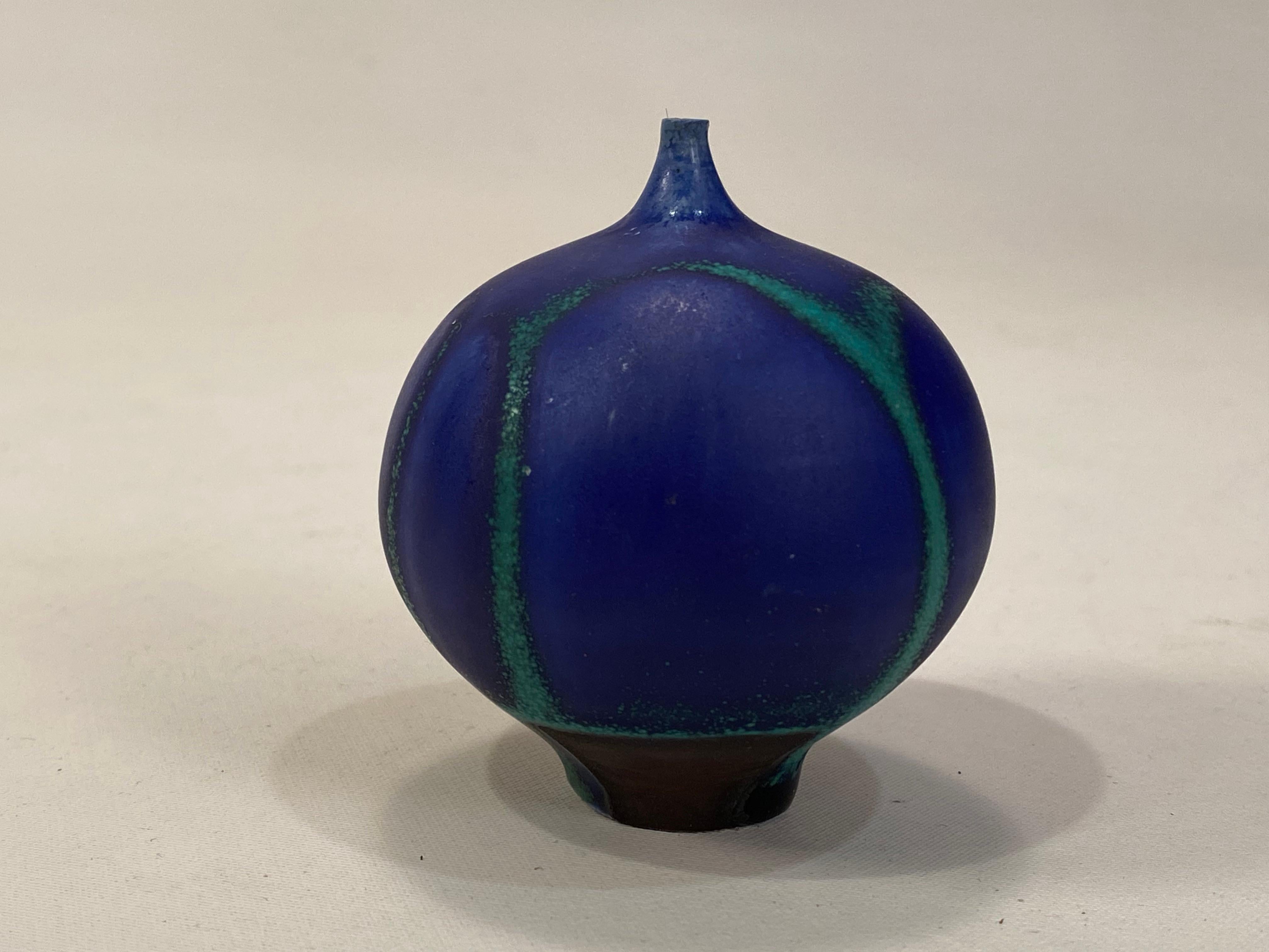 American Rose Cabat Dark Blue Feelie Vase