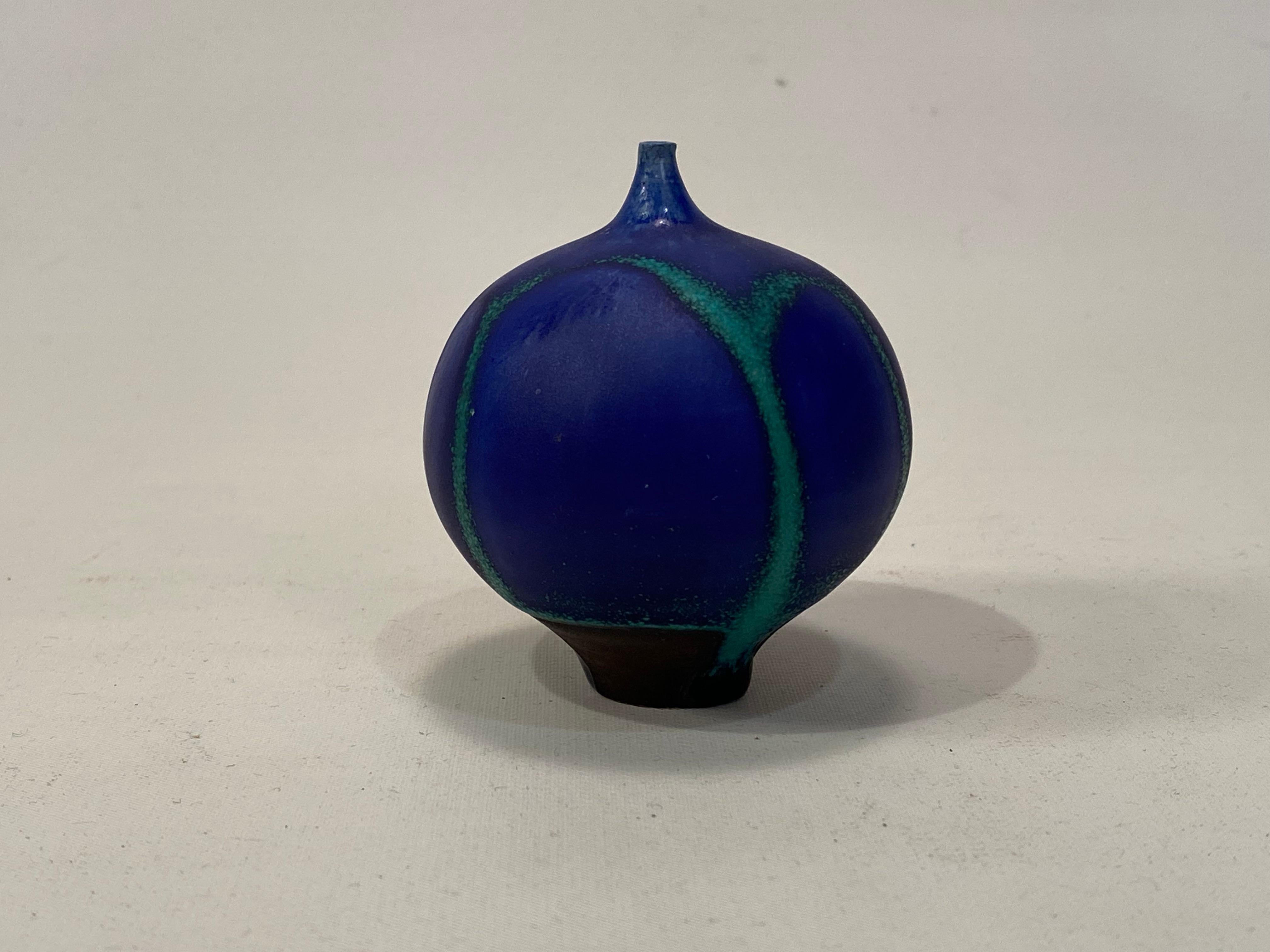 Rose Cabat Dark Blue Feelie Vase In Good Condition In Garnerville, NY