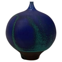 Vintage Rose Cabat Dark Blue Feelie Vase