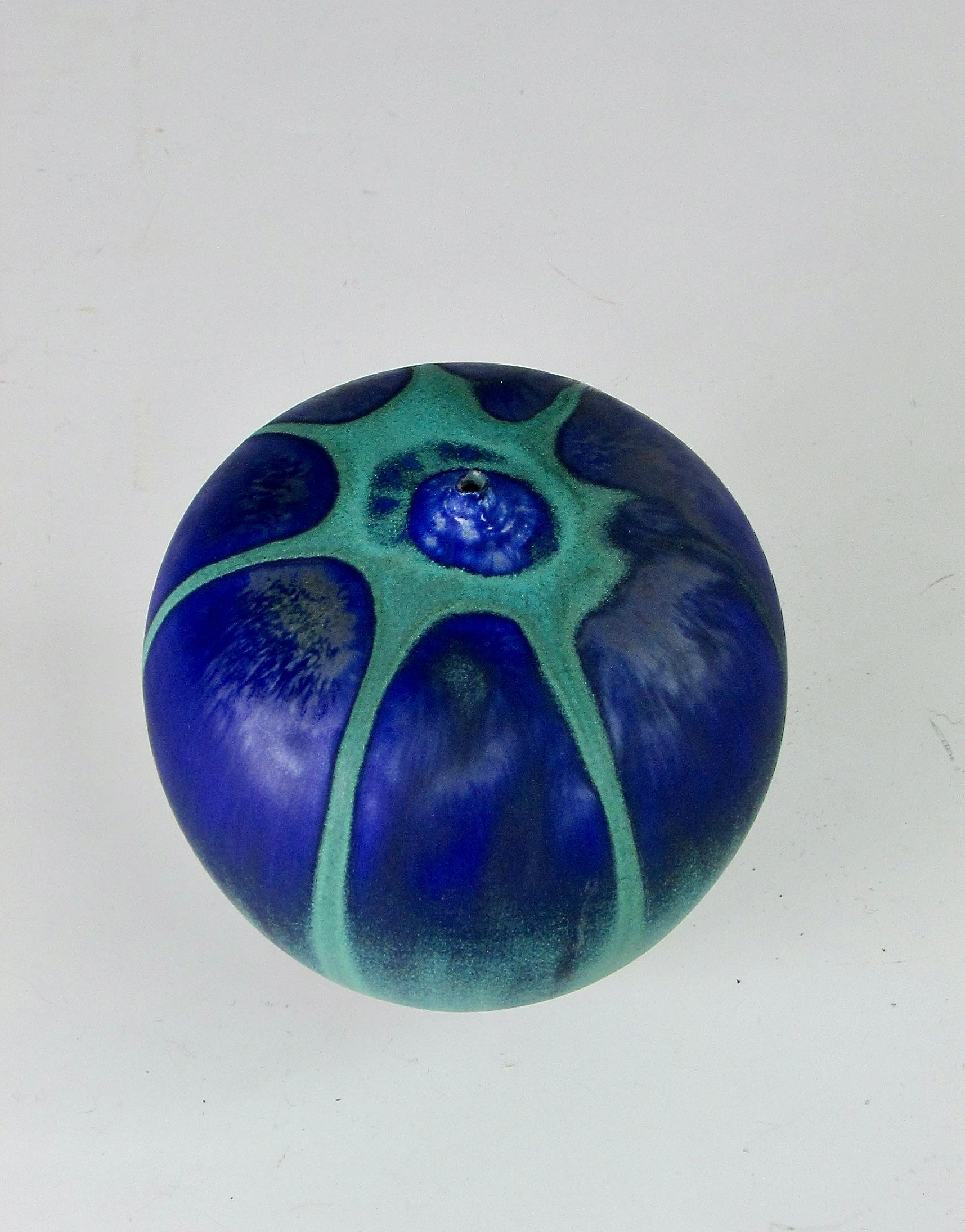  Rose Cabat Bleu profond sur vert de mer  Feelie Vase Weed Pot en vente 2