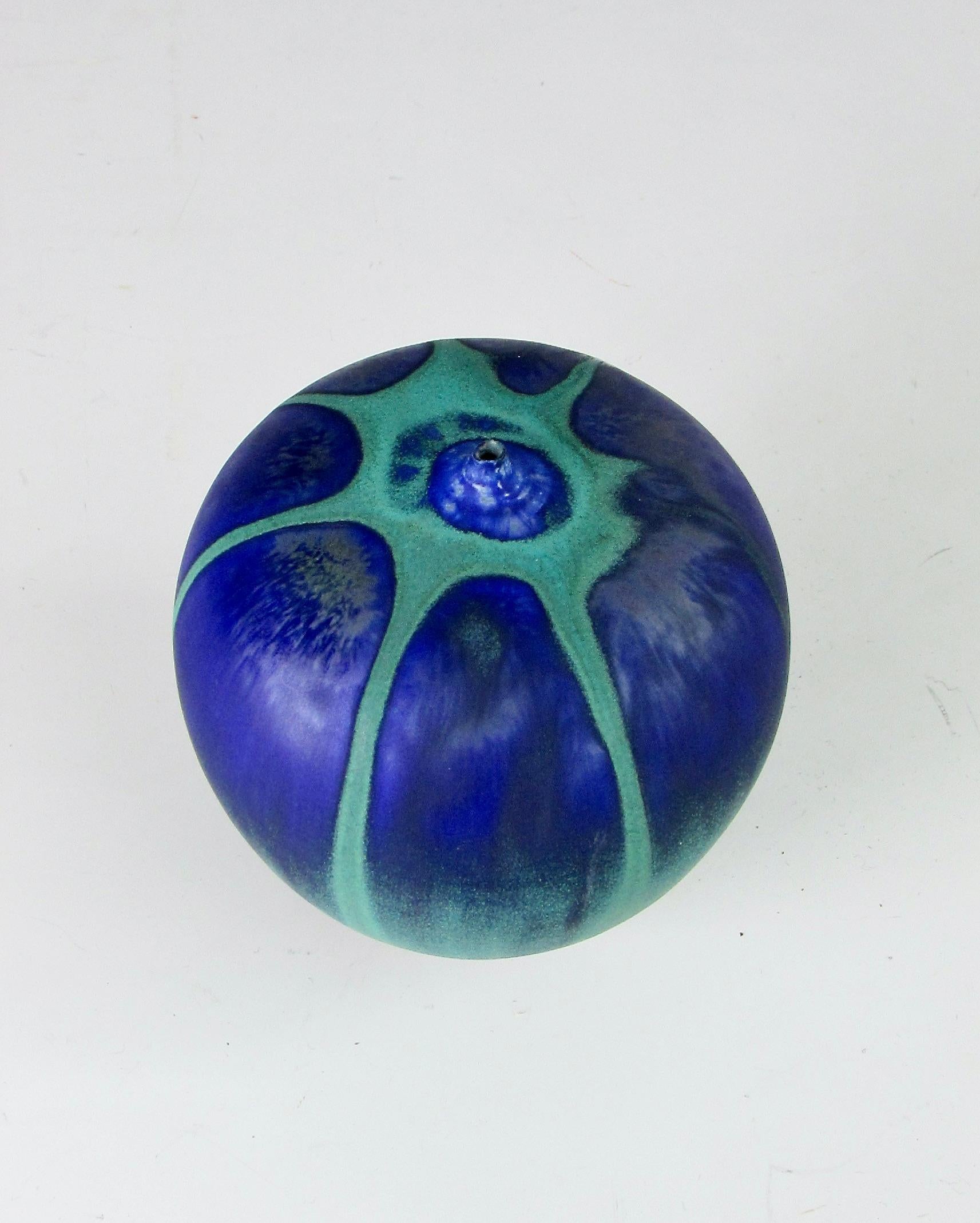  Rose Cabat Bleu profond sur vert de mer  Feelie Vase Weed Pot en vente 3