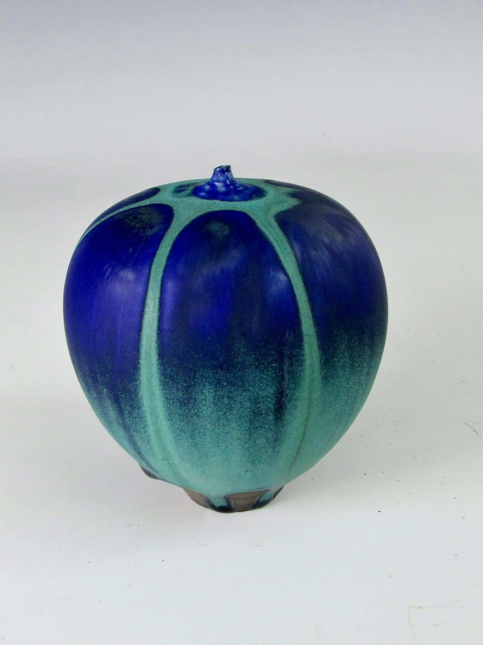  Rose Cabat Bleu profond sur vert de mer  Feelie Vase Weed Pot en vente 5