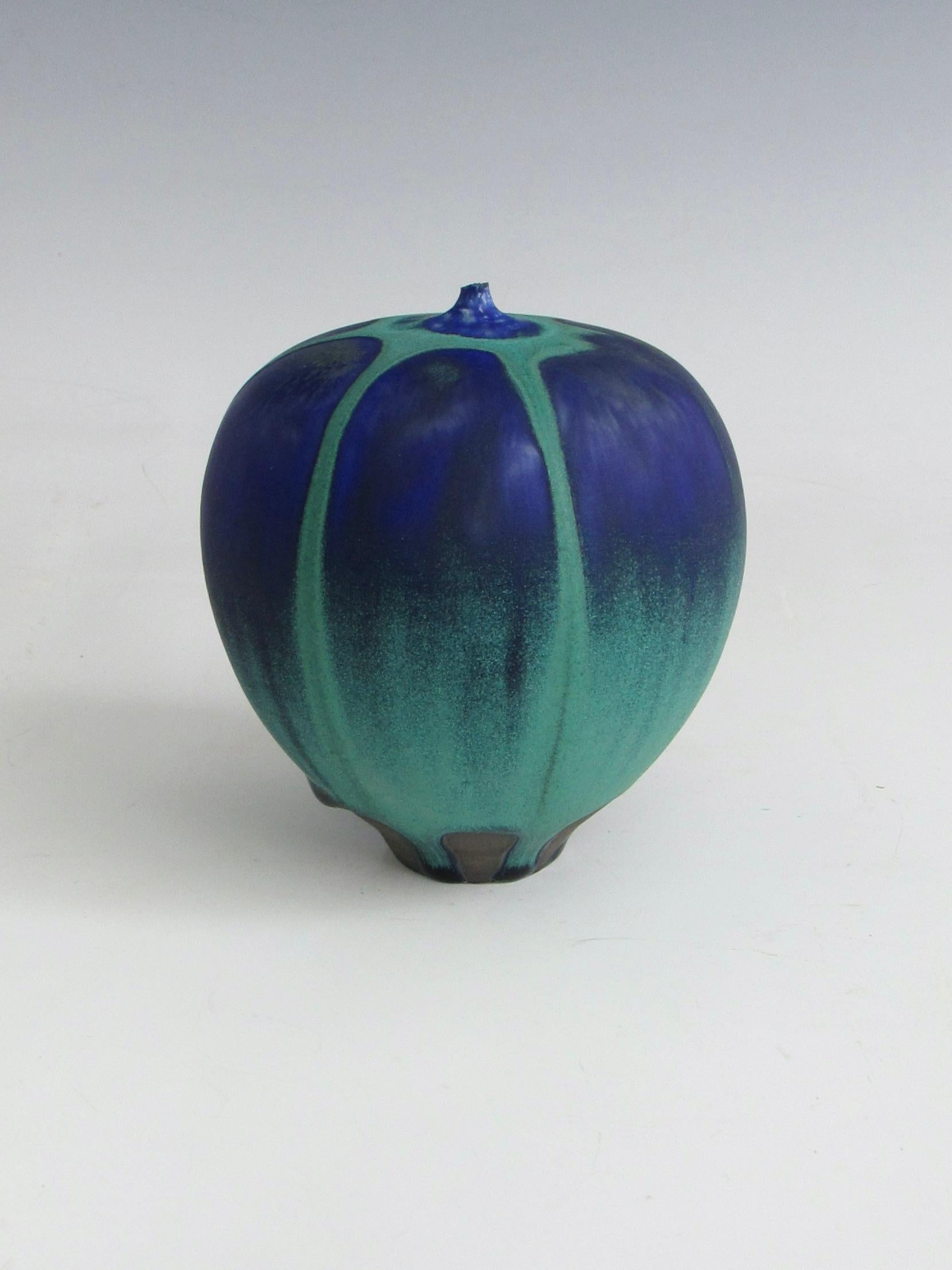 Mid-Century Modern  Rose Cabat Bleu profond sur vert de mer  Feelie Vase Weed Pot en vente