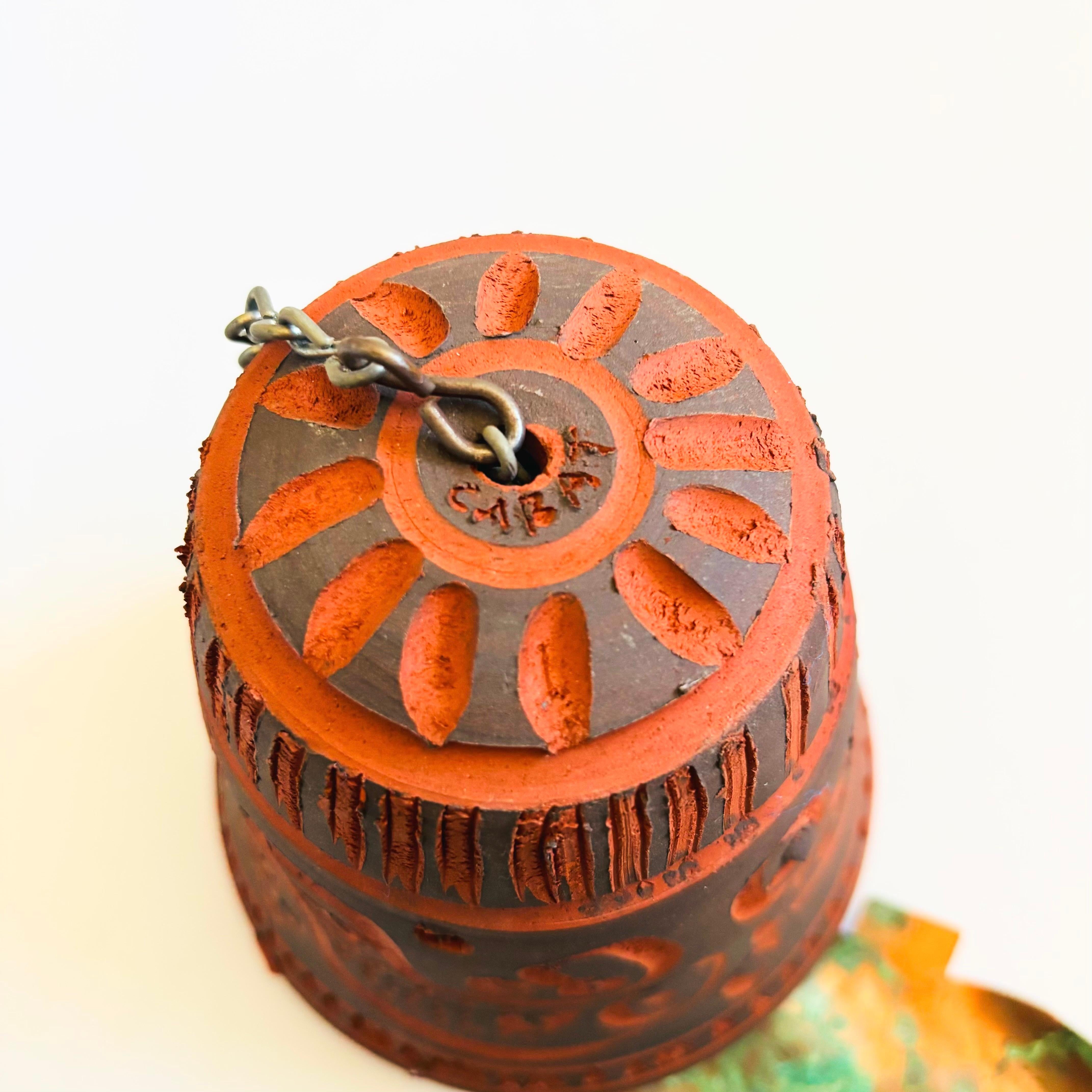 XX secolo Campana a vento per uccelli di Rose Cabat Pottery in vendita