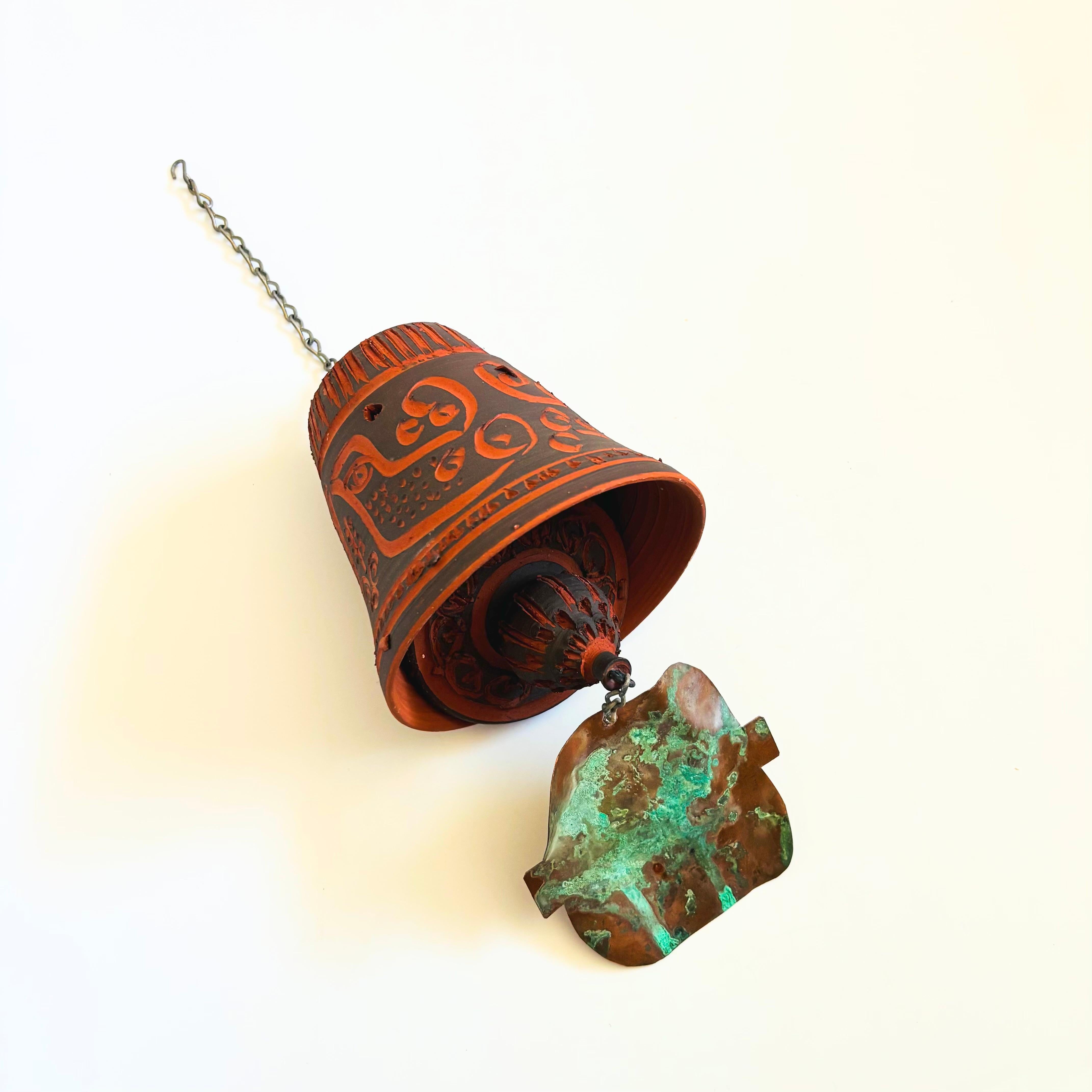 Metallo Campana a vento per uccelli di Rose Cabat Pottery in vendita