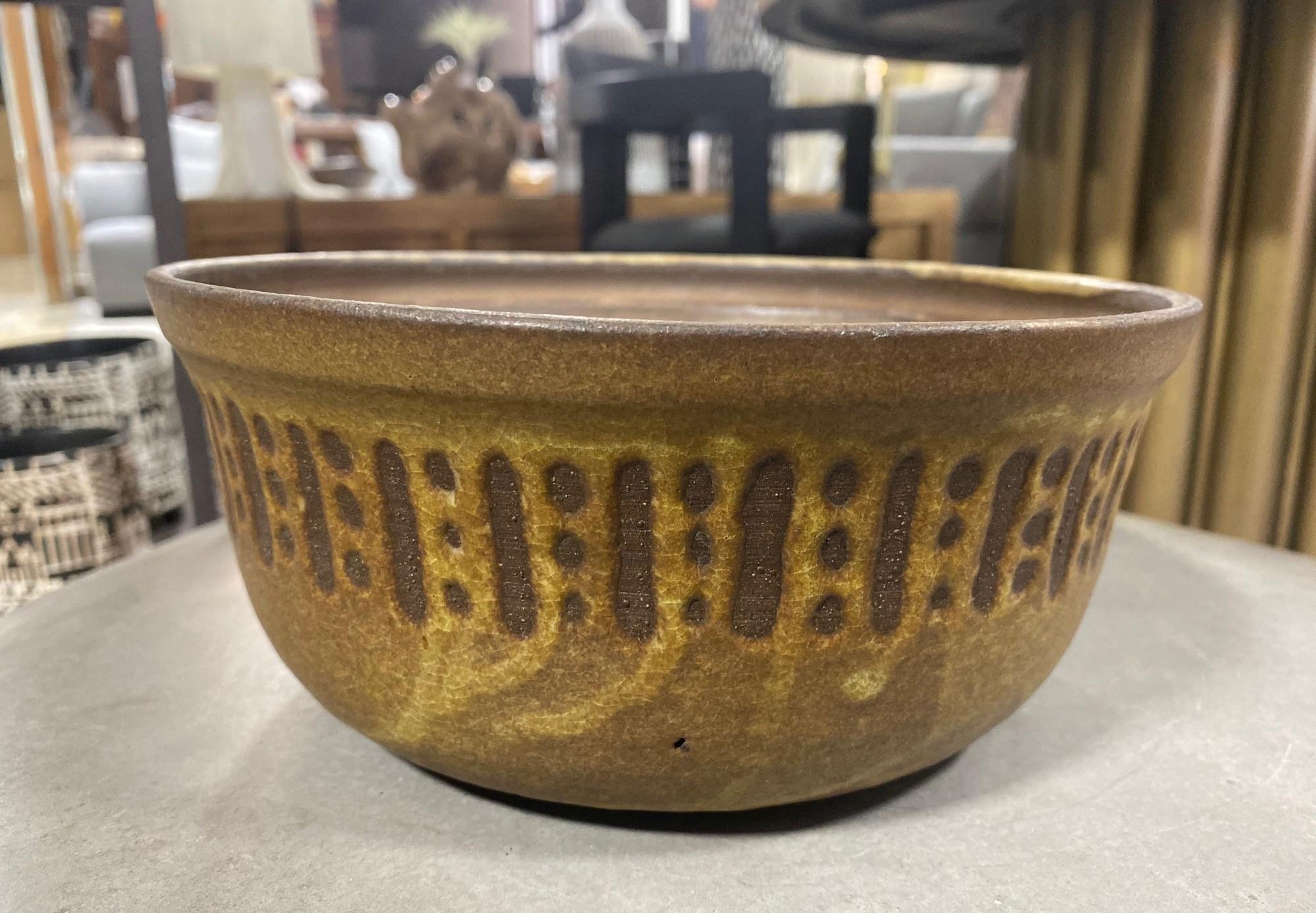 Rose Cabat Signed Large Mid-Century Modern Ceramic Studio Pottery Bowl, 1950s In Good Condition For Sale In Studio City, CA
