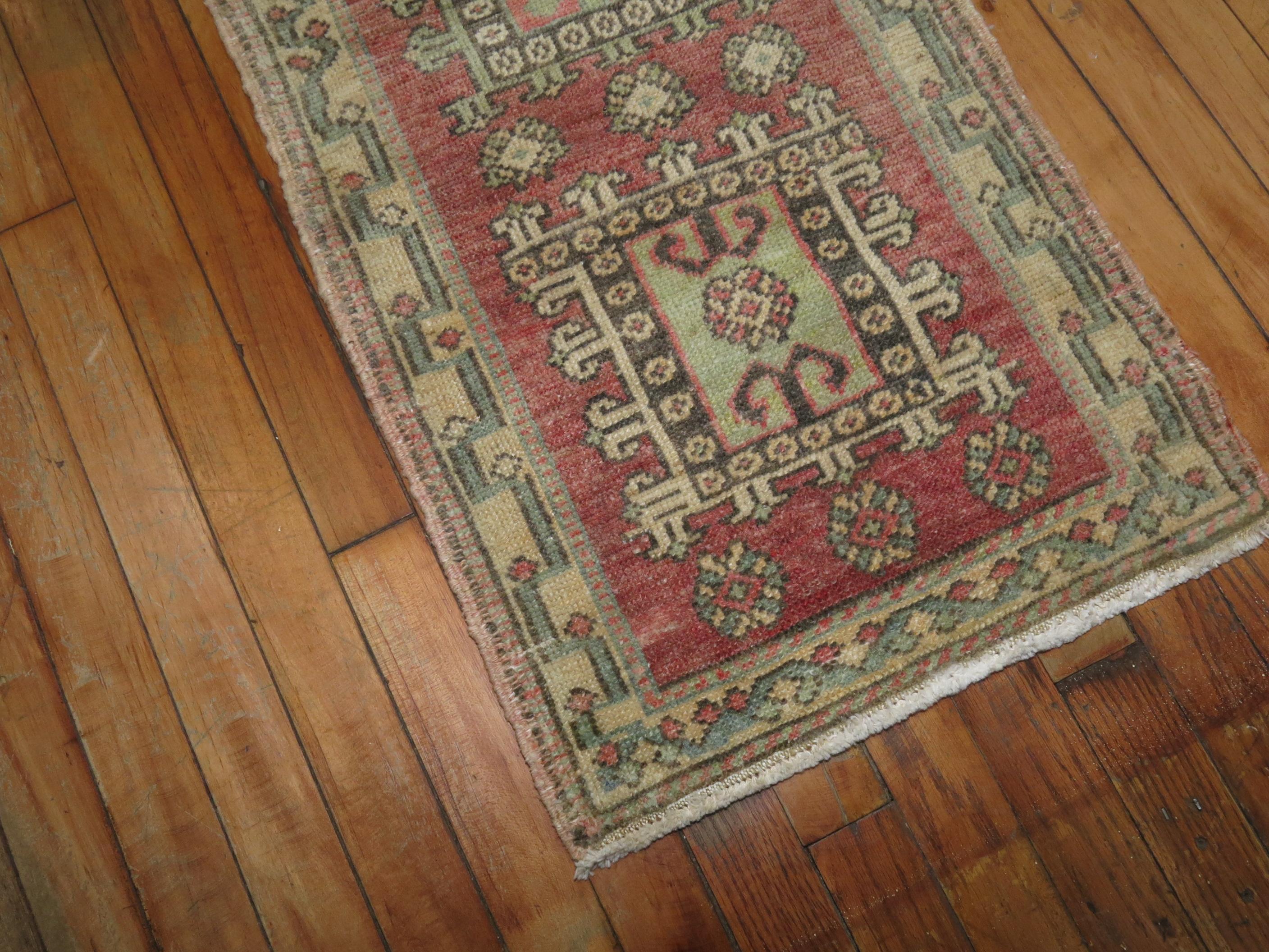 One of a kind vintage Turkish Anatolian rug with 3 medallions a rose background and narrow beige border. Some pretty greens too

Measures: 1'7” x 3'10”.