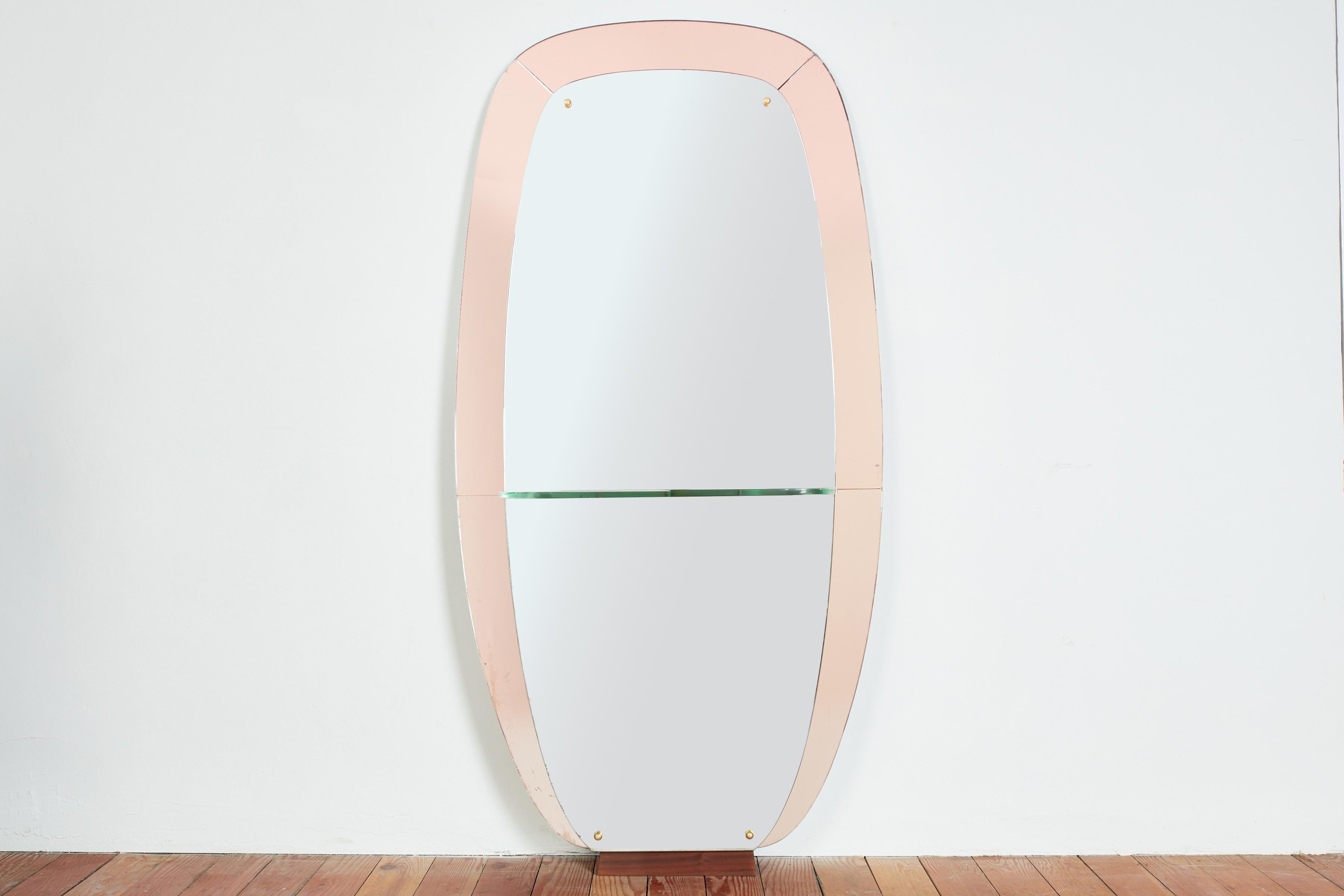 italien Miroir d'art cristal rose avec étagère en vente