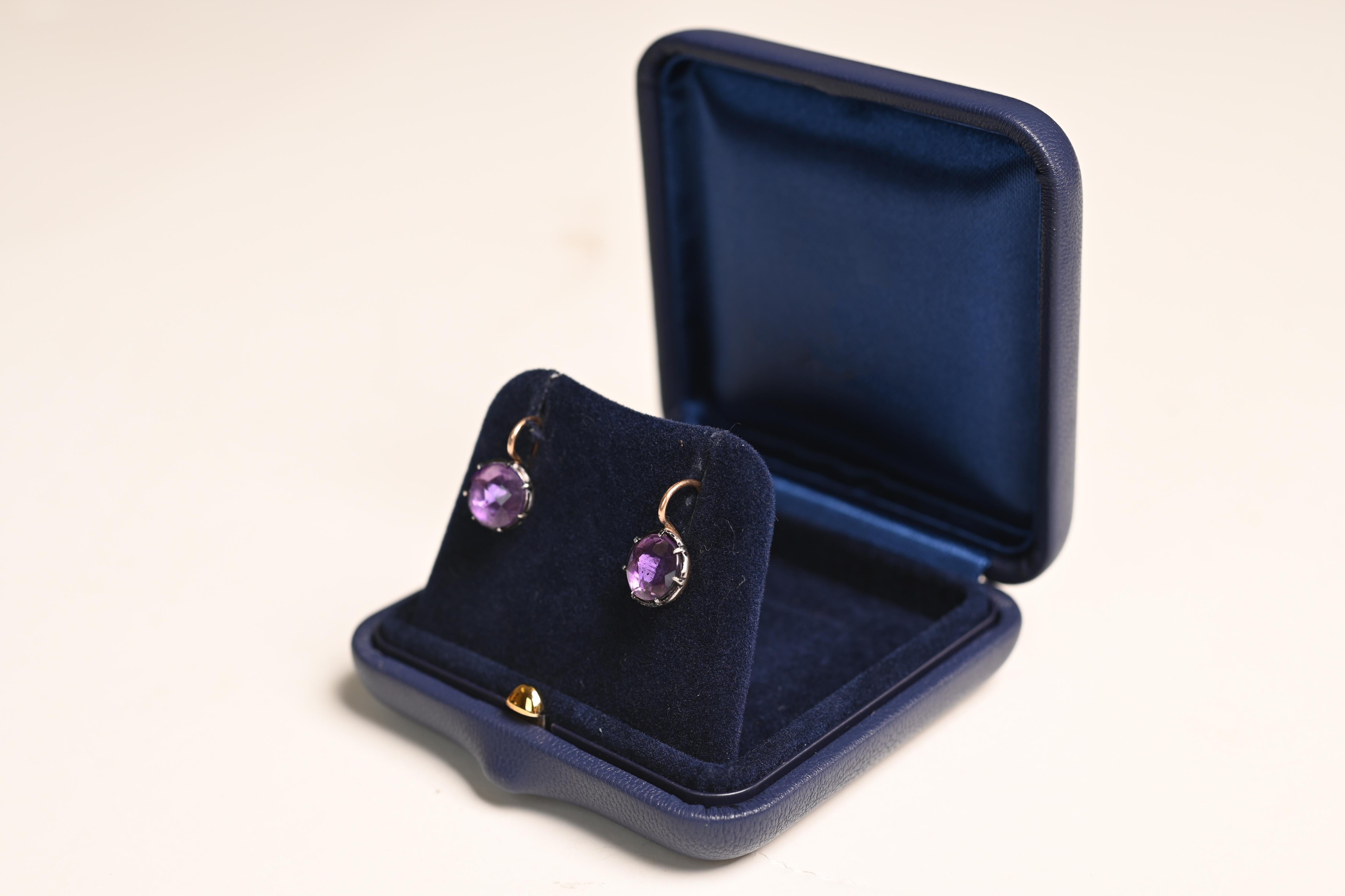 Art déco Boucles d'oreilles en améthyste taillée en rose (environ 1,90 carats), argent et or jaune 18k en vente