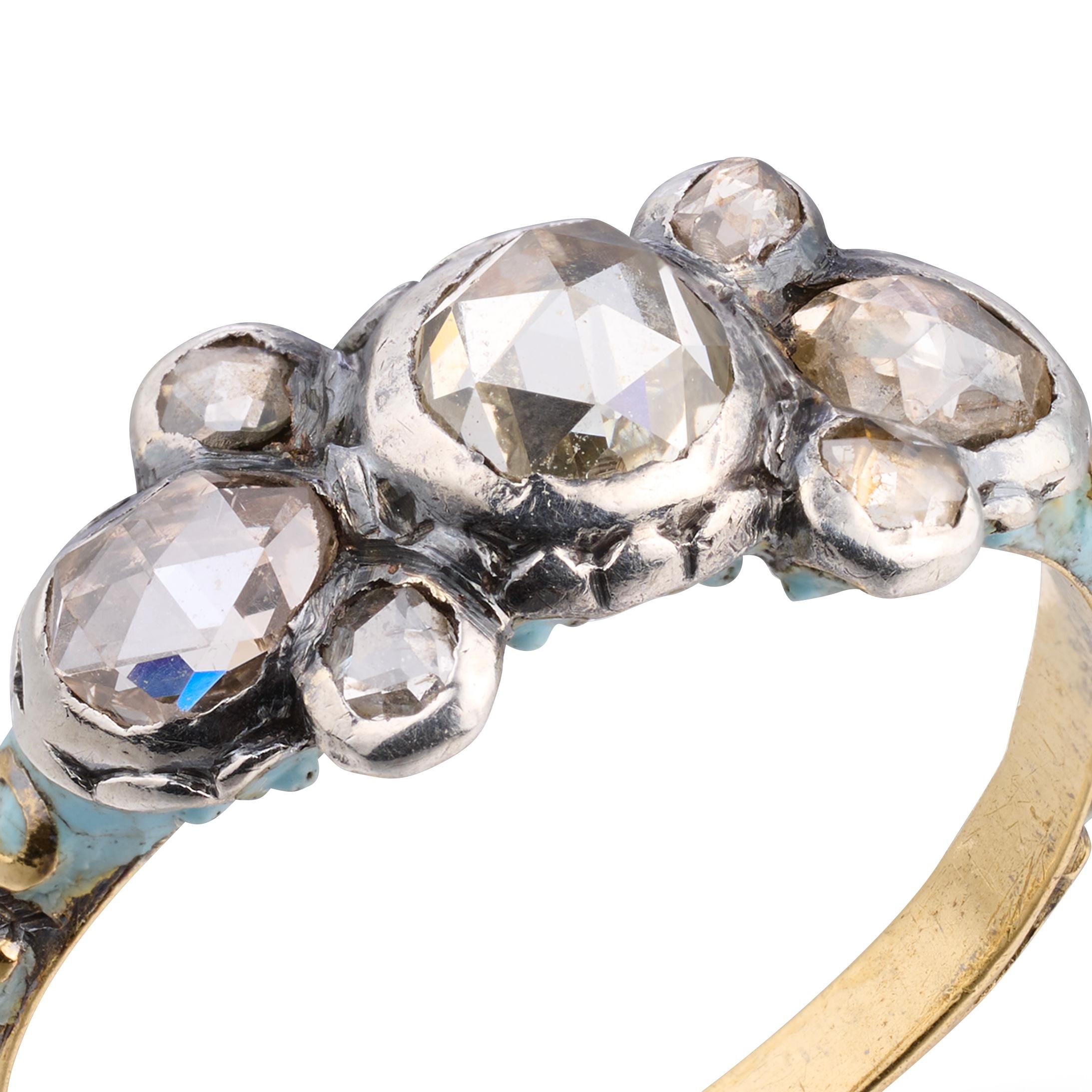 Anello con diamante taglio rosa e smalto blu.

Inghilterra, circa 1680-1700.

Misure
Misura dell'anello N UK / 6,75 US / 54 EU.
Peso: 3 grammi.

Descrizione
Anello inglese della fine del XVII secolo in oro ad alta caratura, con castone formato da