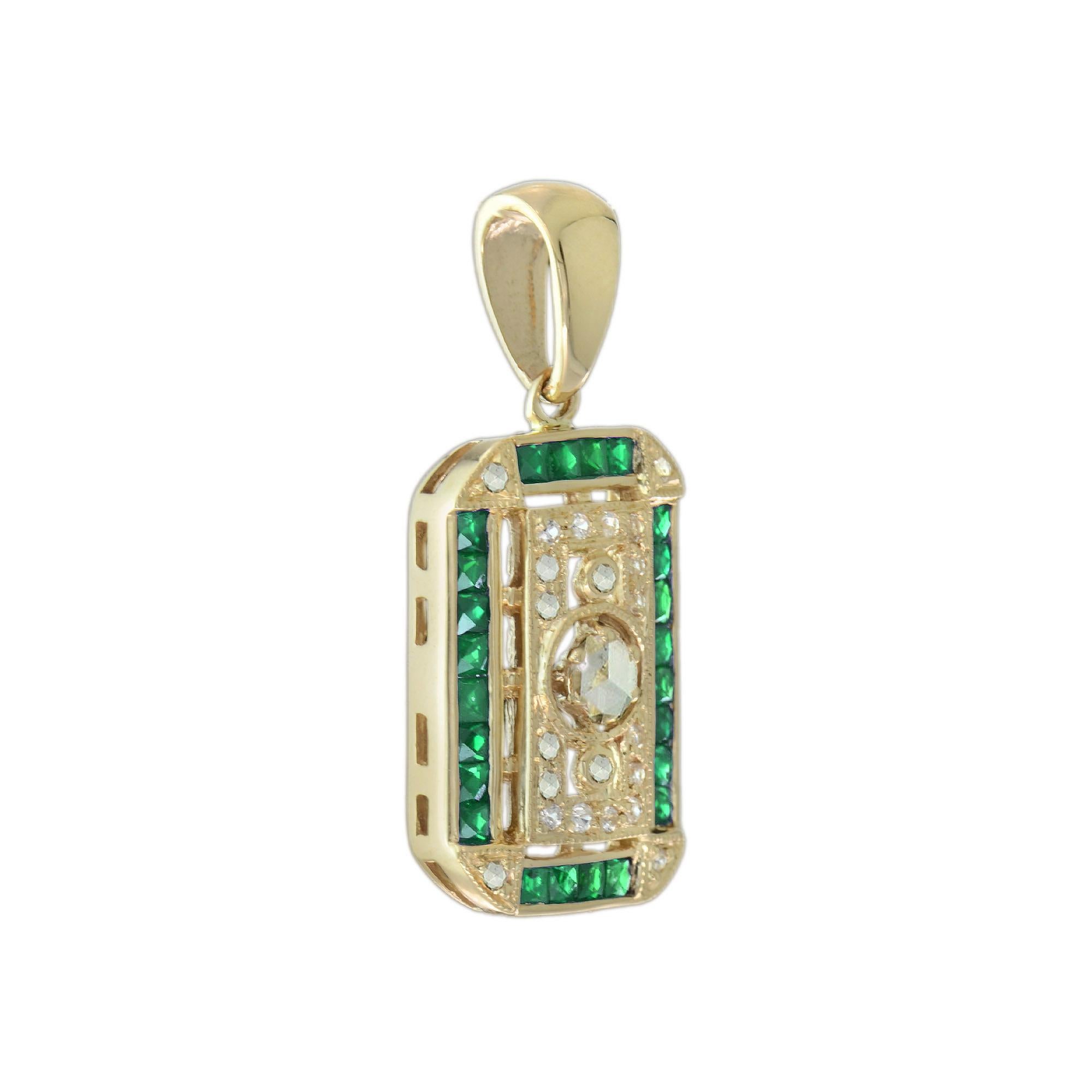 Delicatamente realizzato con un'intricata lavorazione a filigrana, questo ciondolo in stile antico mette in mostra uno splendido diamante taglio rosa abbinato a vibranti accenti di smeraldo. Il design vintage mette in risalto l'eleganza senza tempo