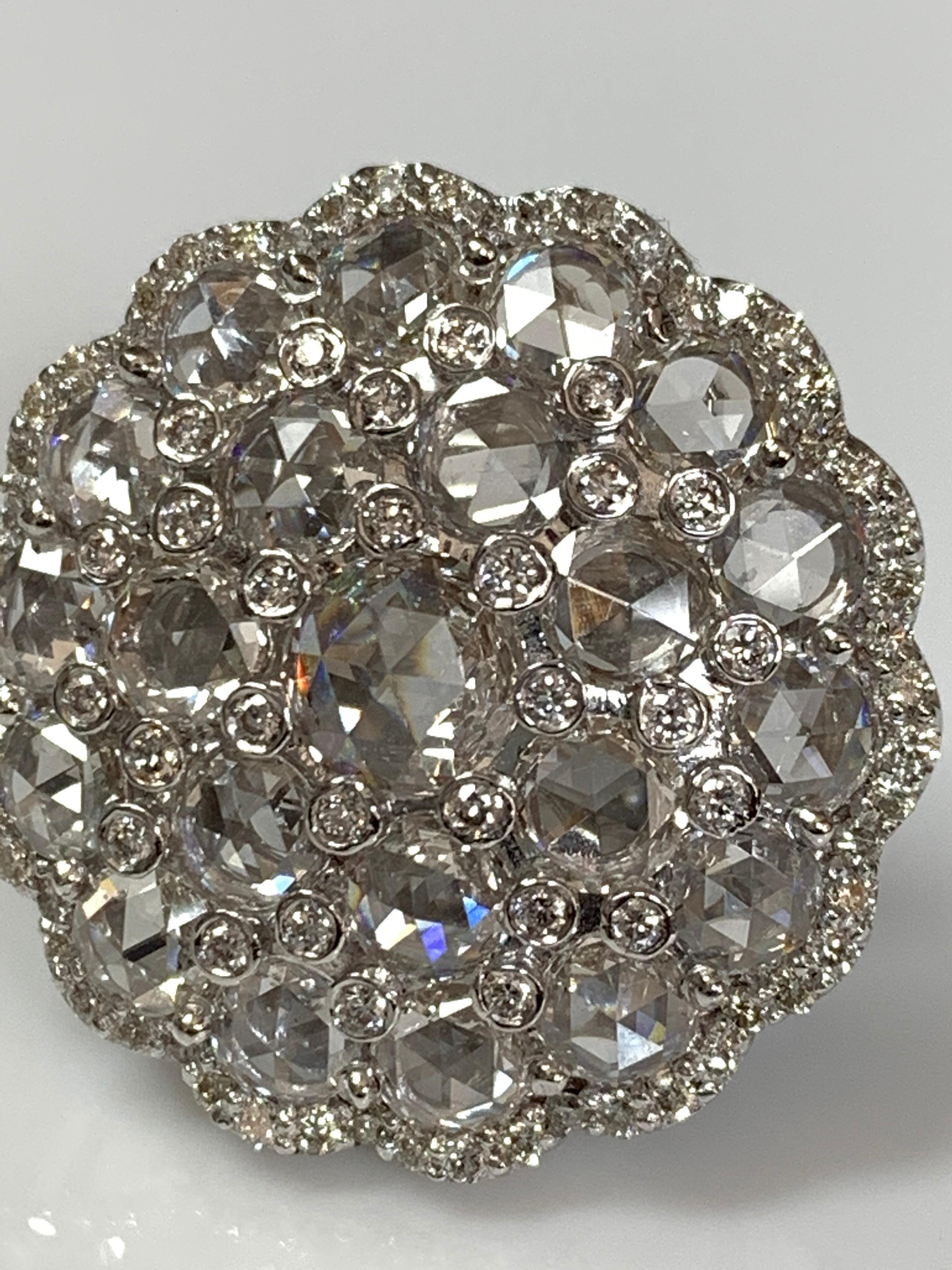 Rose-Cut Diamond and Round Brilliant Diamond Cluster Stud Earrings in 18 K Gold In New Condition For Sale In New York, NY