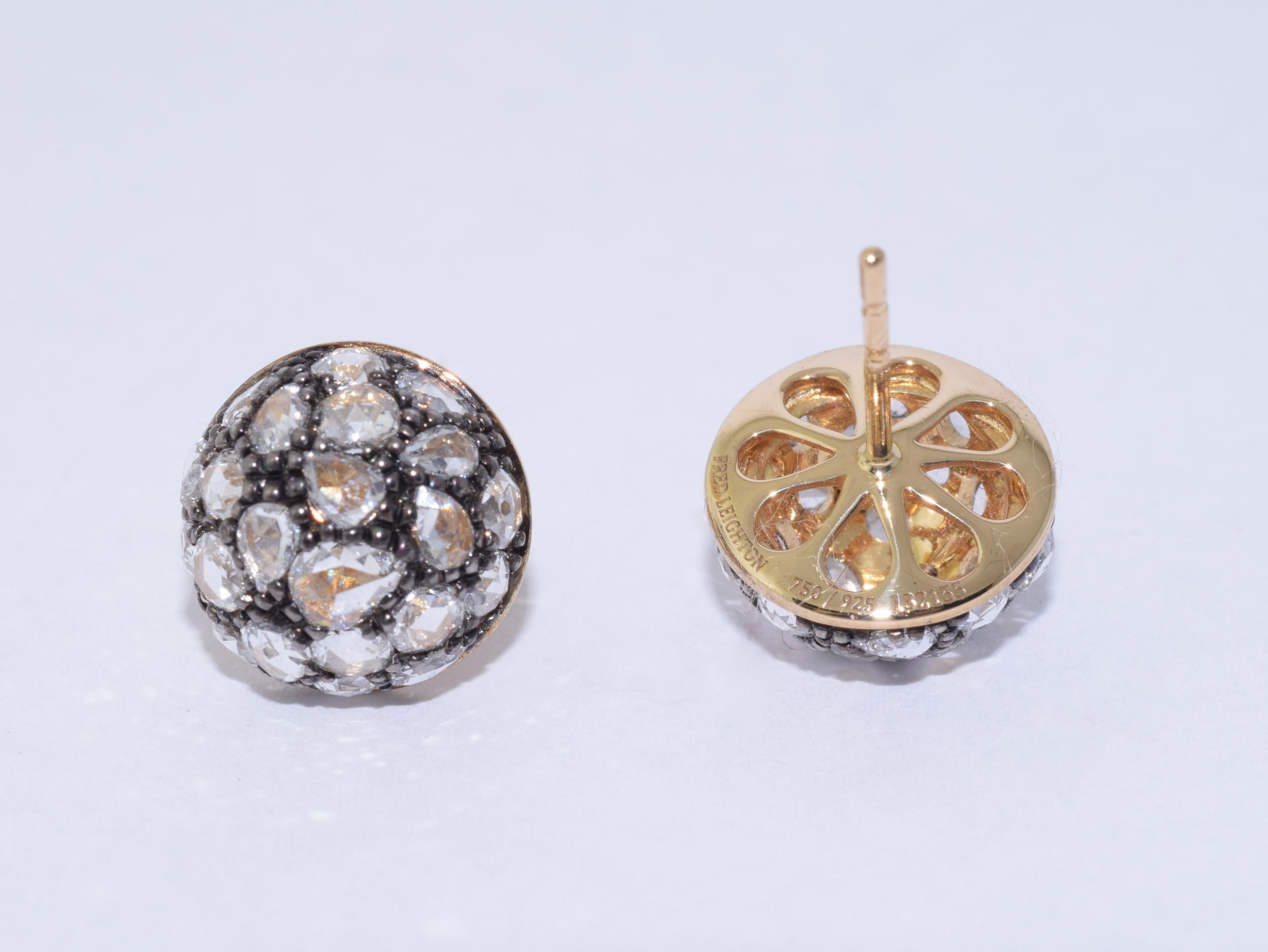 Diamanten im Rosenschliff mit einem Gesamtgewicht von ca. 1,82 Karat sind in Bombé-Silberfassungen aus 18 Karat Gelbgold gefasst. Unterzeichnet Fred Leighton. Die Ohrringe messen 7/16 Zoll rund und 1/4 Zoll hoch.

Fred Leighton ist bekannt für seine