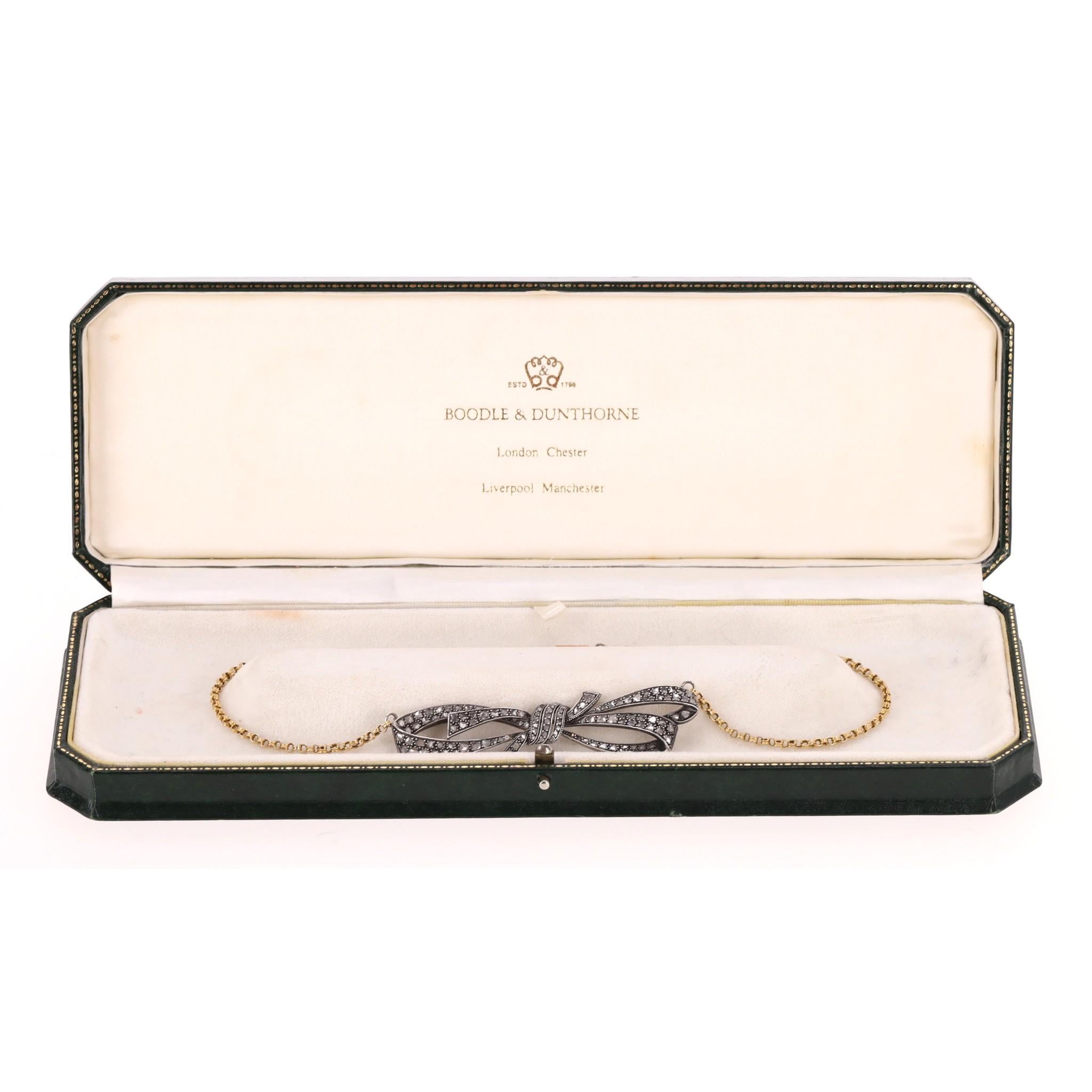 Taille vieille Europe Collier à nœuds en diamant taillé en rose, de style géorgien, en or 15ct en vente