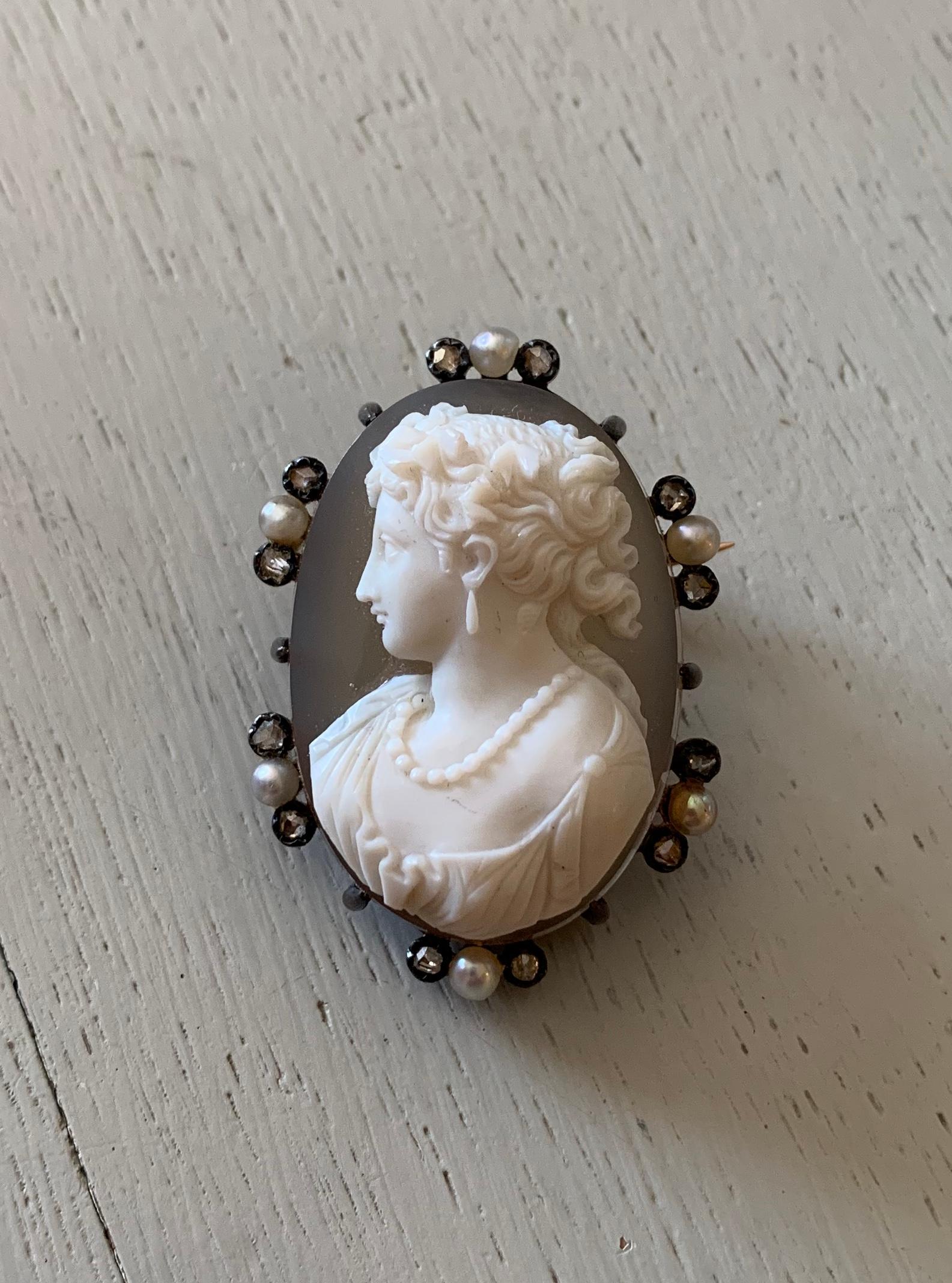 Rose Cut Diamond Cameo Pendant Brooch French 18 Karat Gold Victorian Hardstone In Excellent Condition For Sale In New York, NY