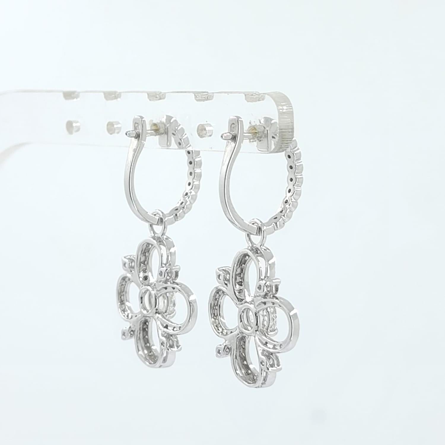 Taille brillant Boucles d'oreilles pendantes en or blanc 18 carats avec diamants taillés en rose en vente