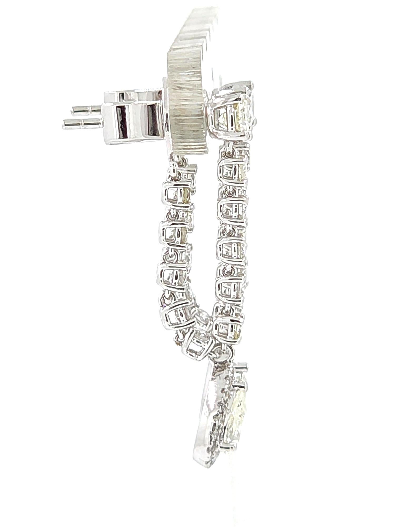 Contemporain Boucles d'oreilles pendantes en or blanc 18 carats avec diamant taillé en rose en vente