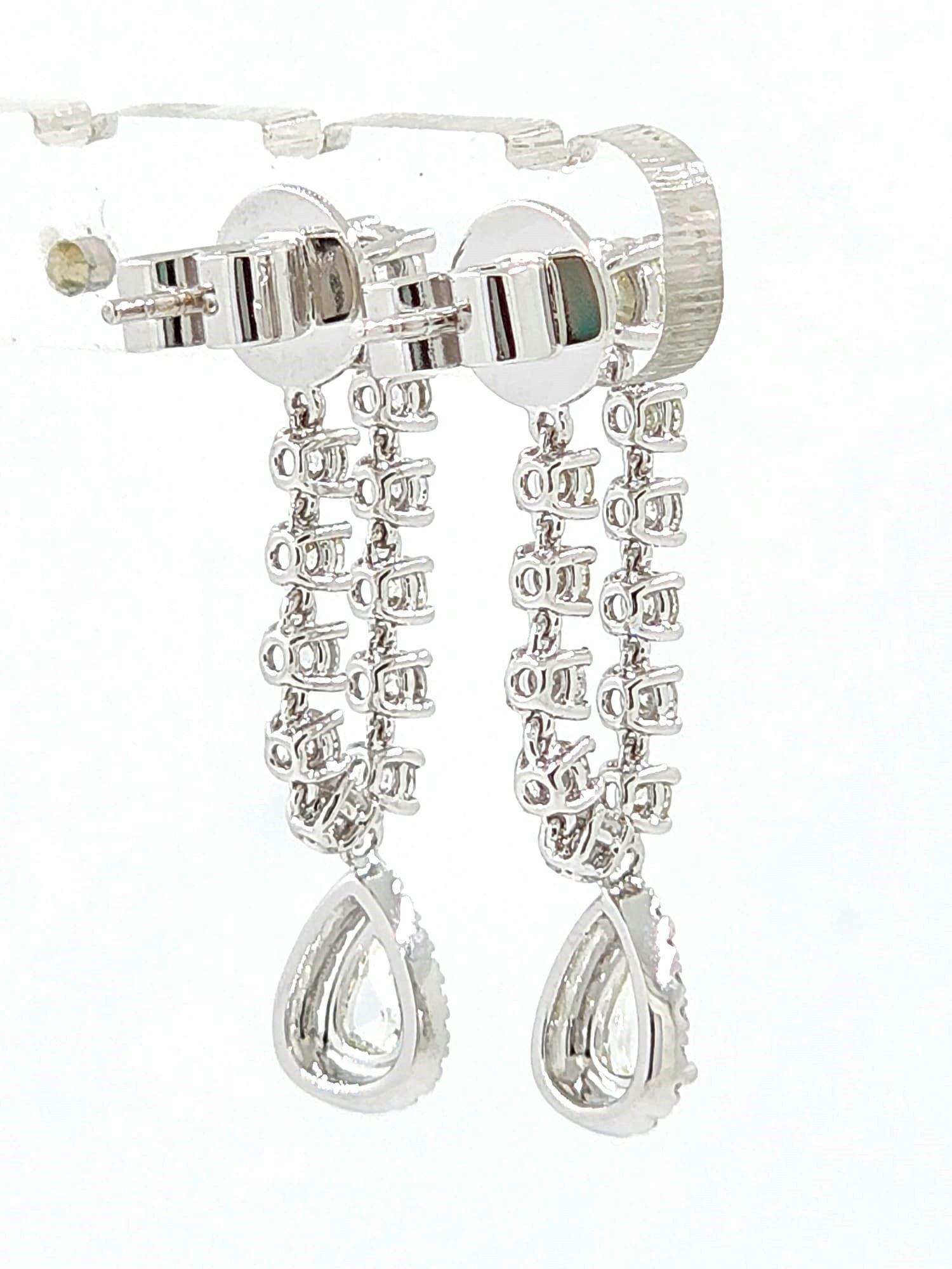 Rose Cut Diamond Dangle Earrings in 18K White Gold In New Condition For Sale In Hong Kong, HK