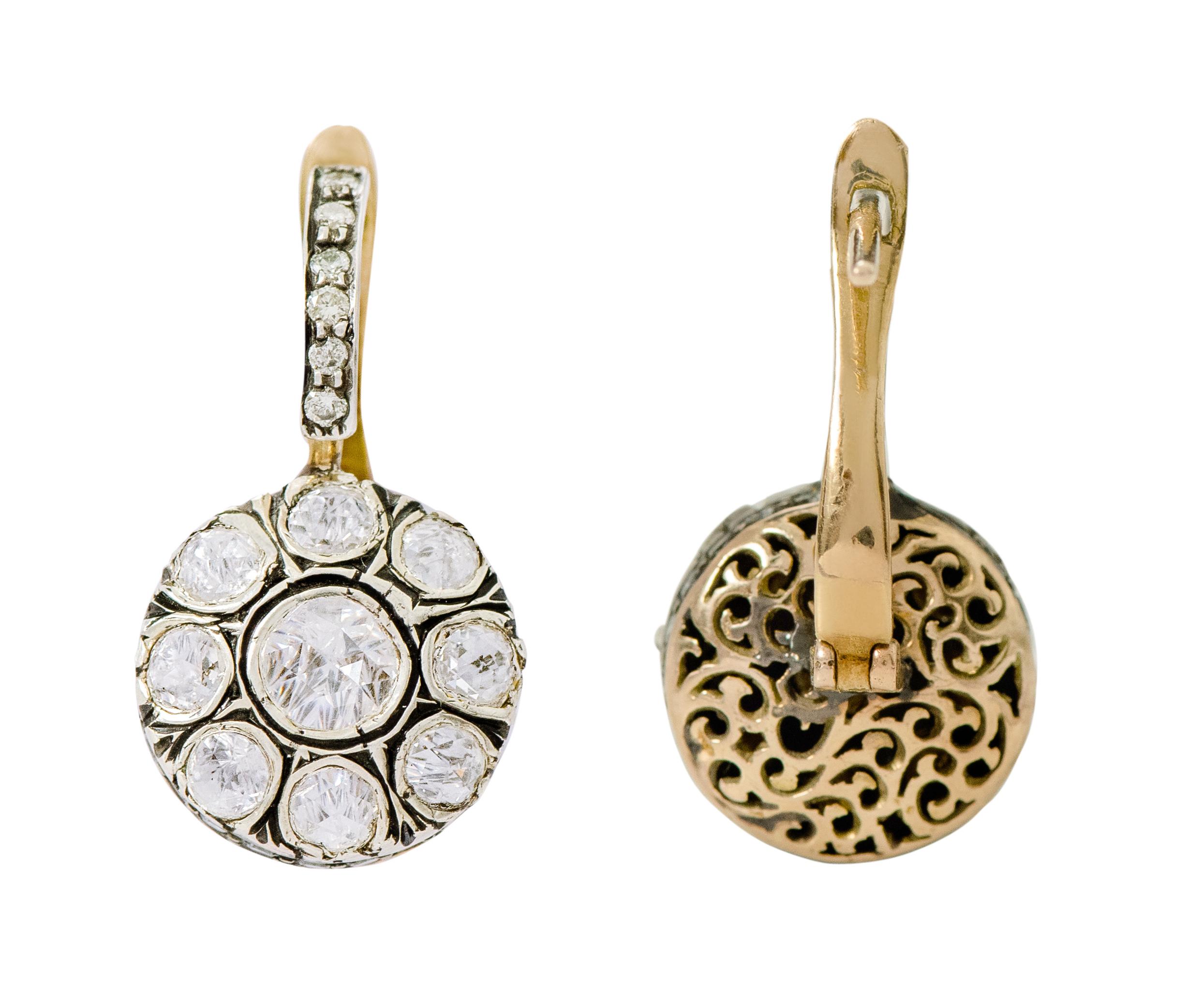 Rose-Cut Diamond Dangle Earrings in Victorian Style

This Victorian period art-deco style atypical rose-cut diamond earring is marvelous. The identical round rose cut diamond solitaire set in bezel setting surrounds the bigger center round rose cut